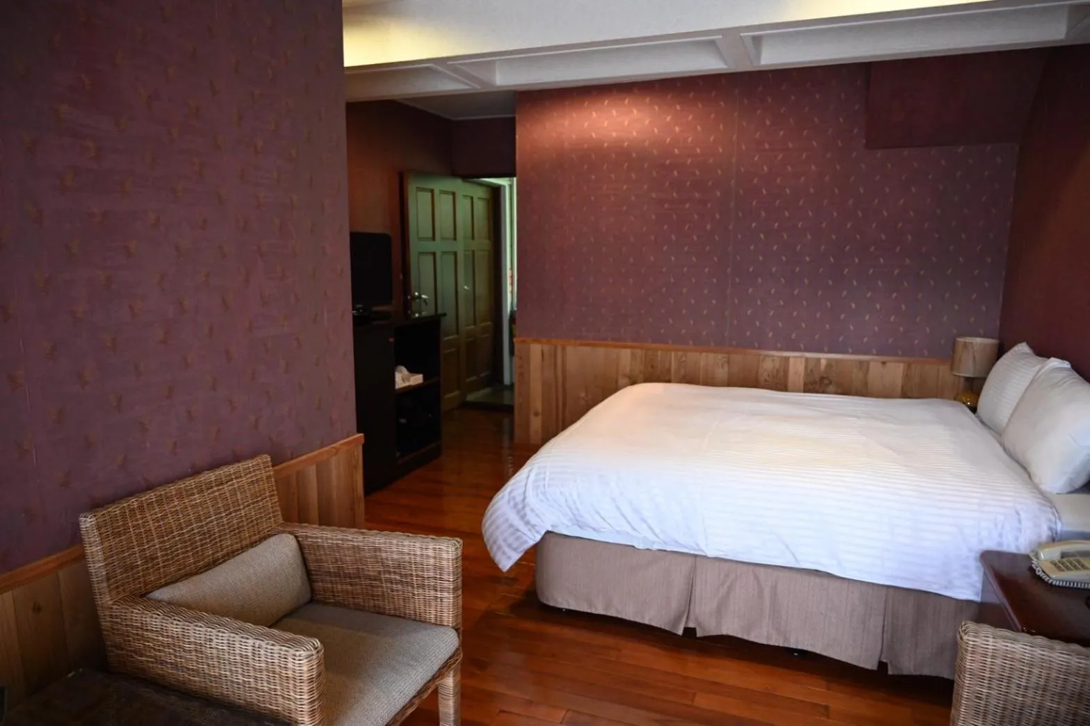 Photo of the whole room, Bed in Dreamtown