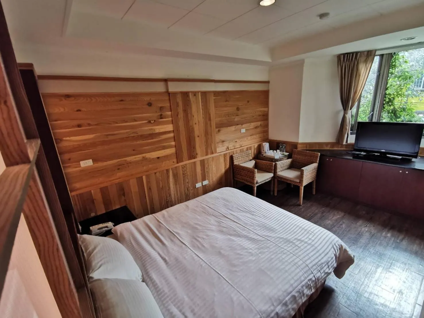 Photo of the whole room, Bed in Dreamtown