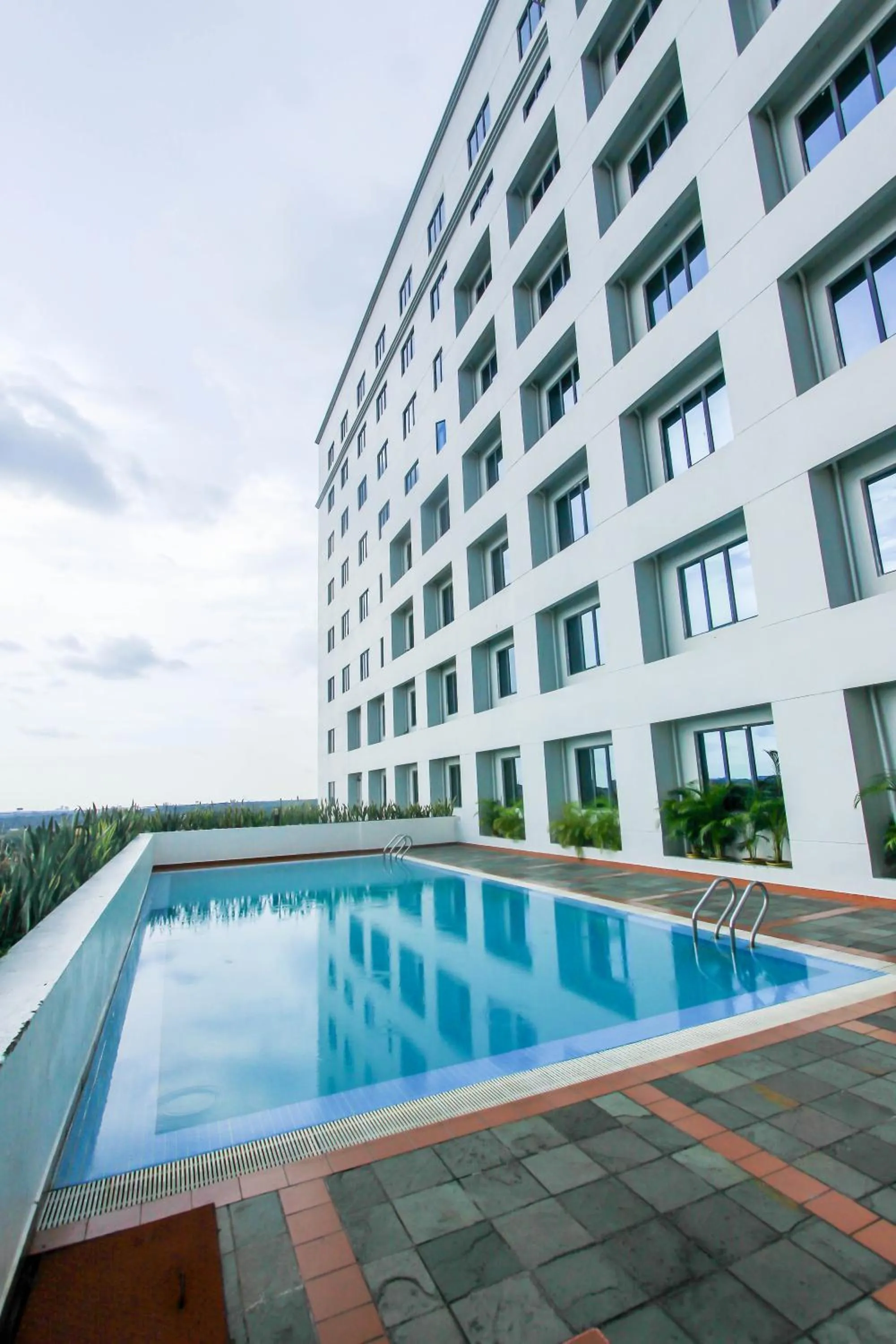 Swimming pool in Crystal Crown Hotel Harbour View, Port Klang