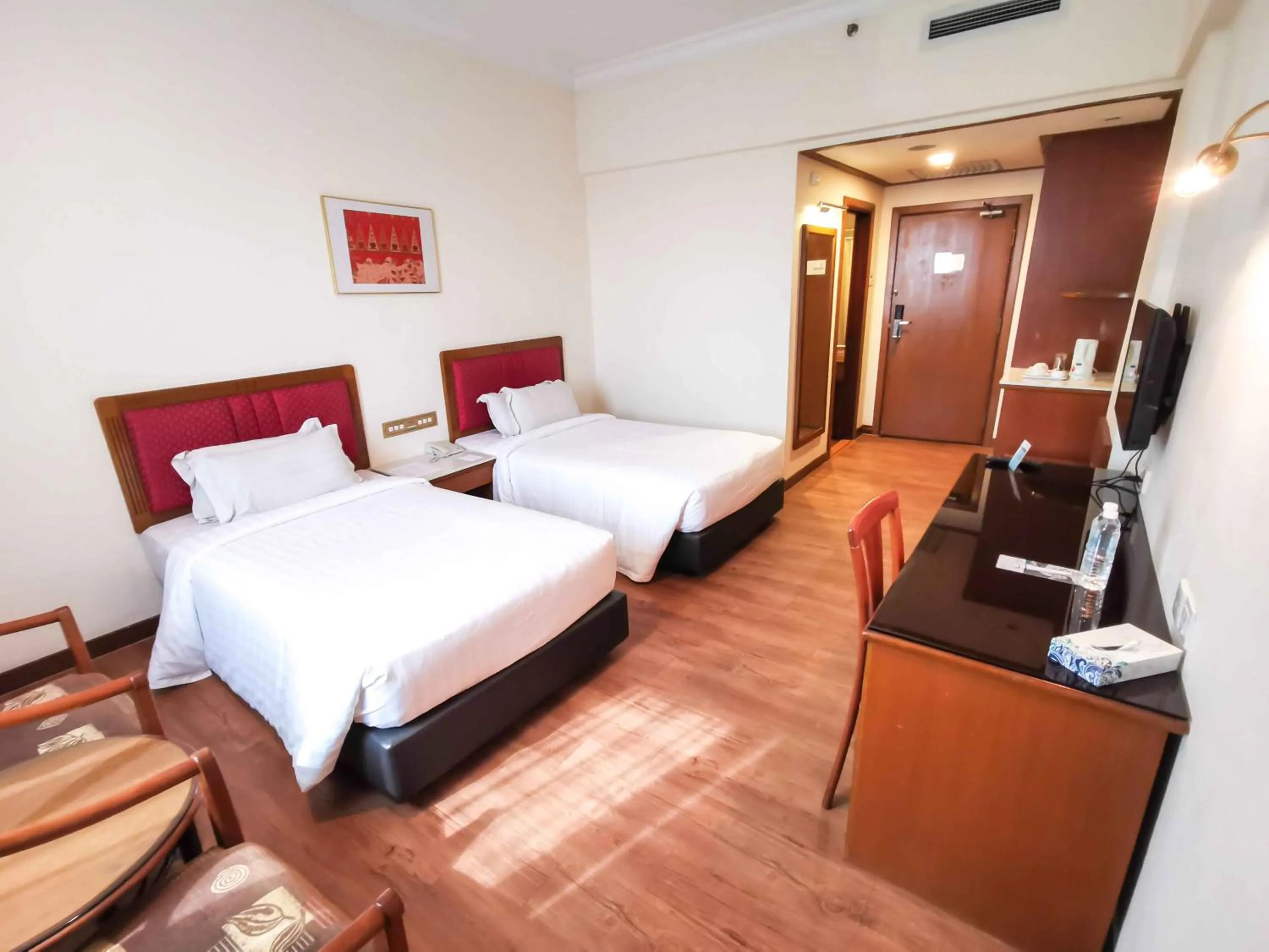 Superior Twin Room in Crystal Crown Hotel Harbour View, Port Klang