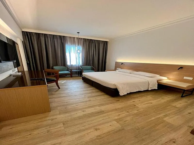 Bedroom, Bed in Crystal Crown Hotel Harbour View, Port Klang