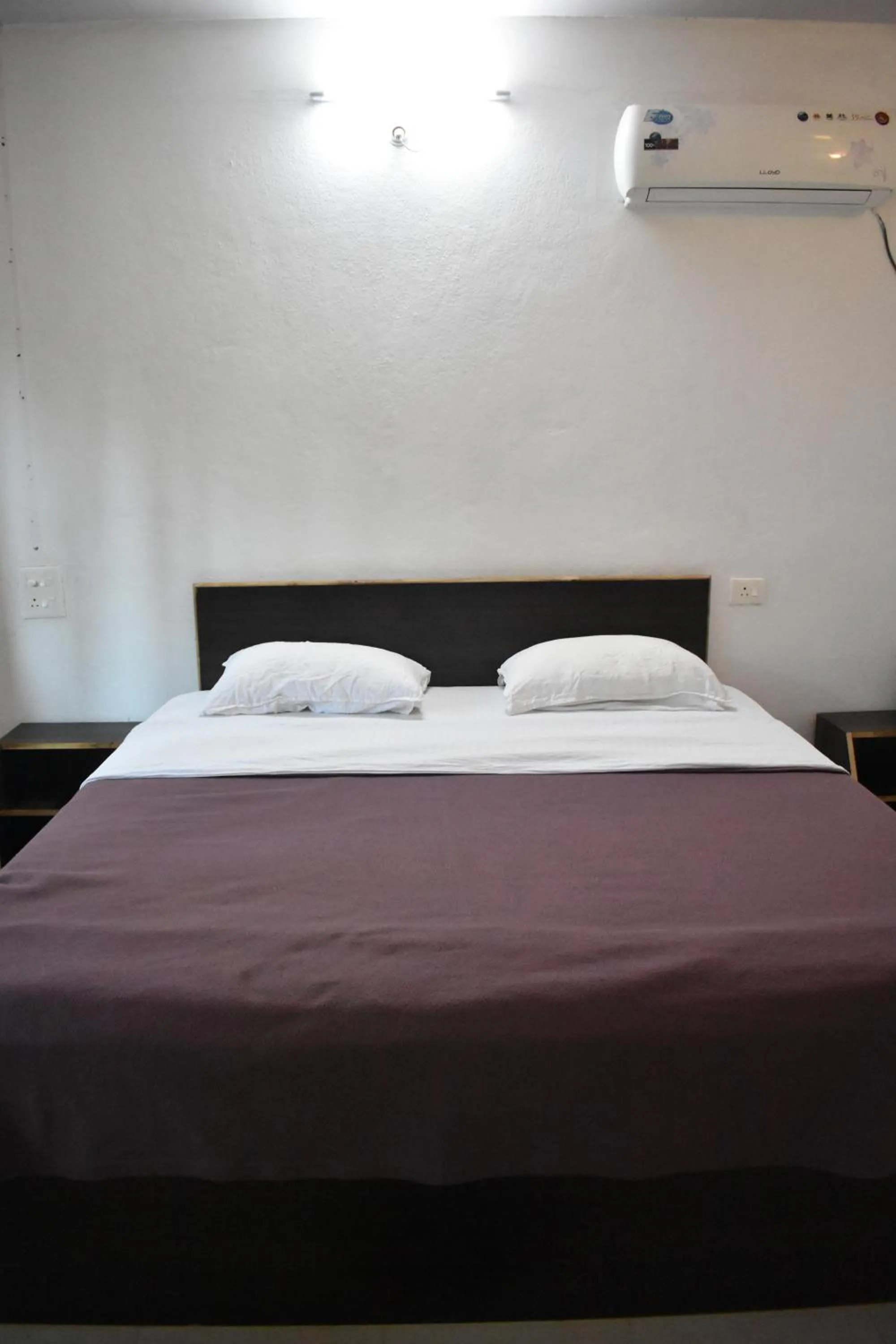 Bed in Club Palolem Resort