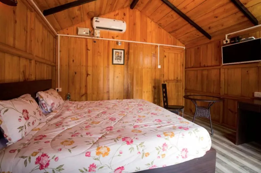 cot, Bed in Club Palolem Resort