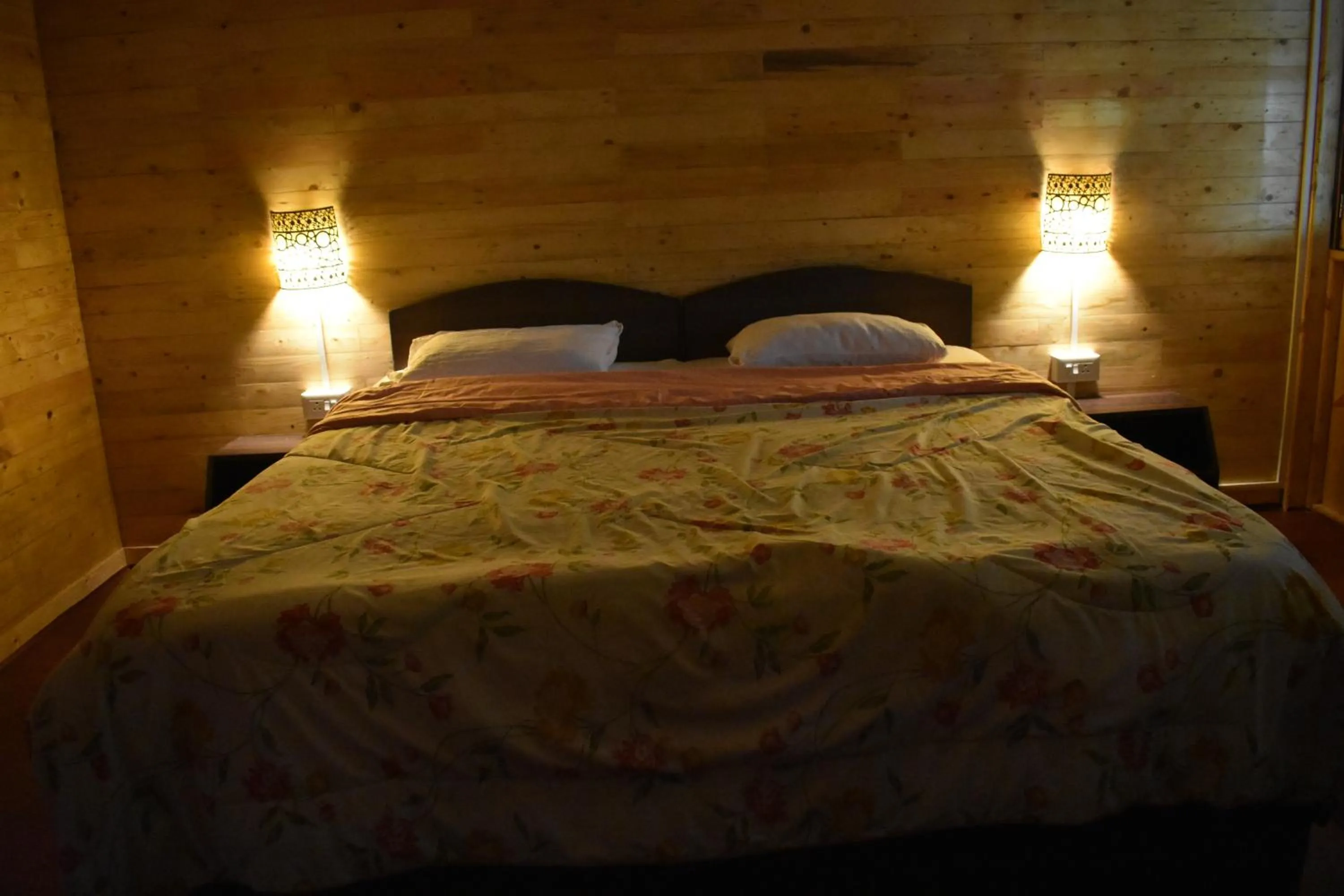 Bed in Club Palolem Resort