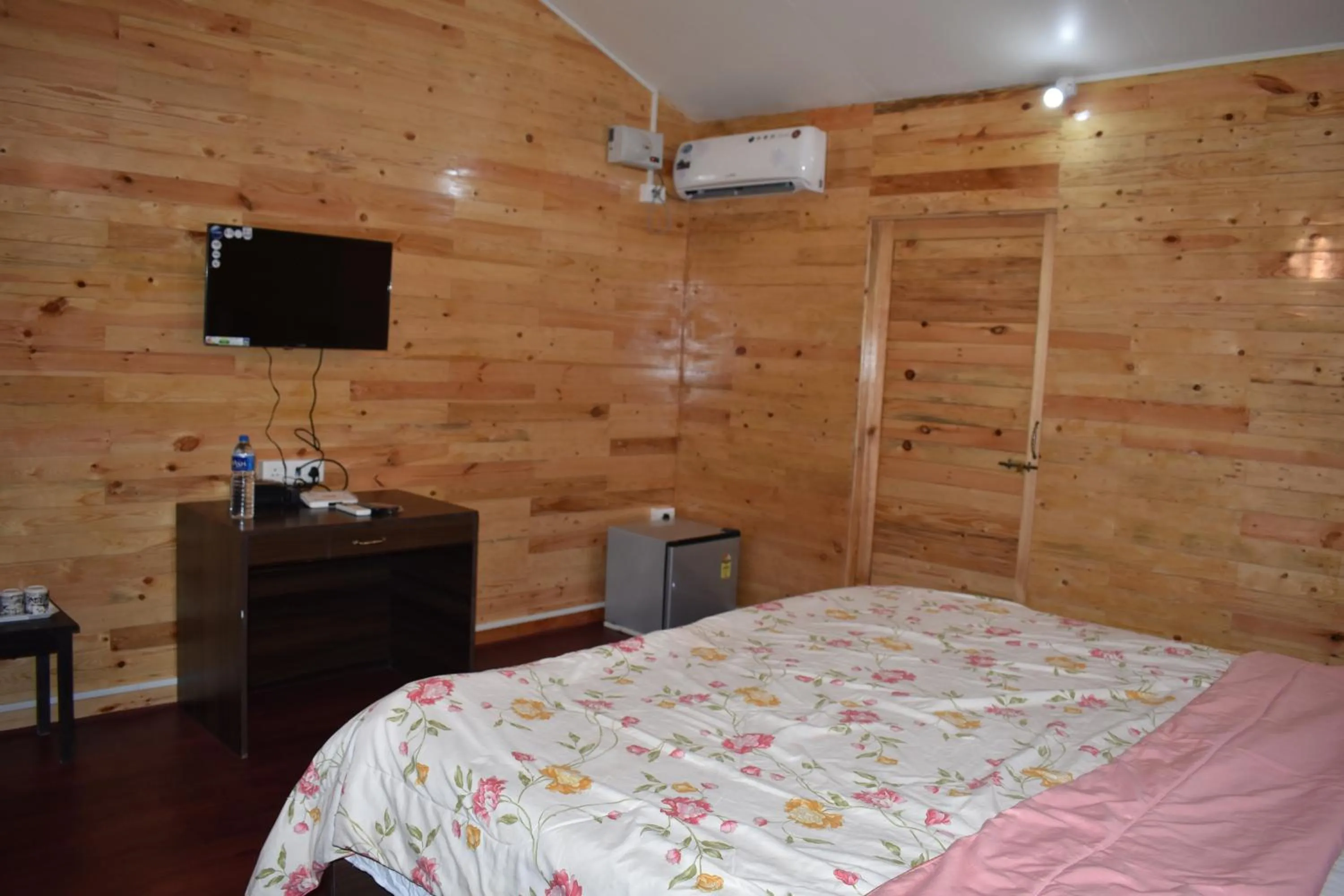 Bed in Club Palolem Resort