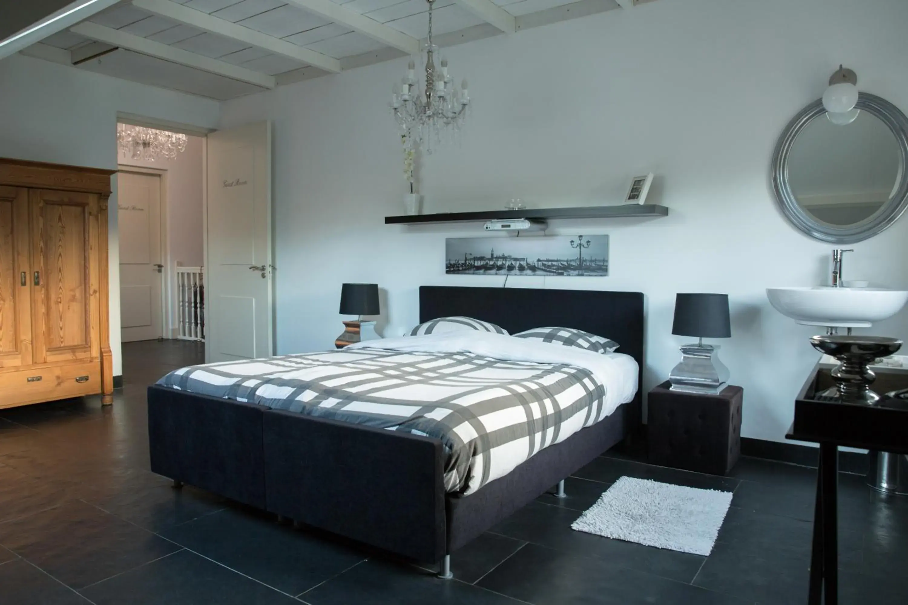 Large Double Room - single occupancy in B&B Van Hunebed Naar Jullie Bed Large Double Room - single occupancy in B&B Van Hunebed Naar Jullie Bed