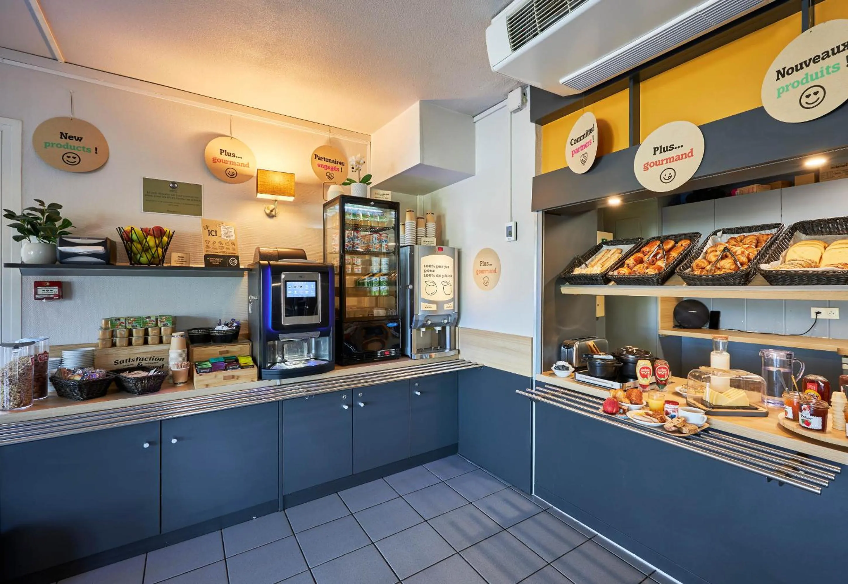 Breakfast in B&B HOTEL Honfleur