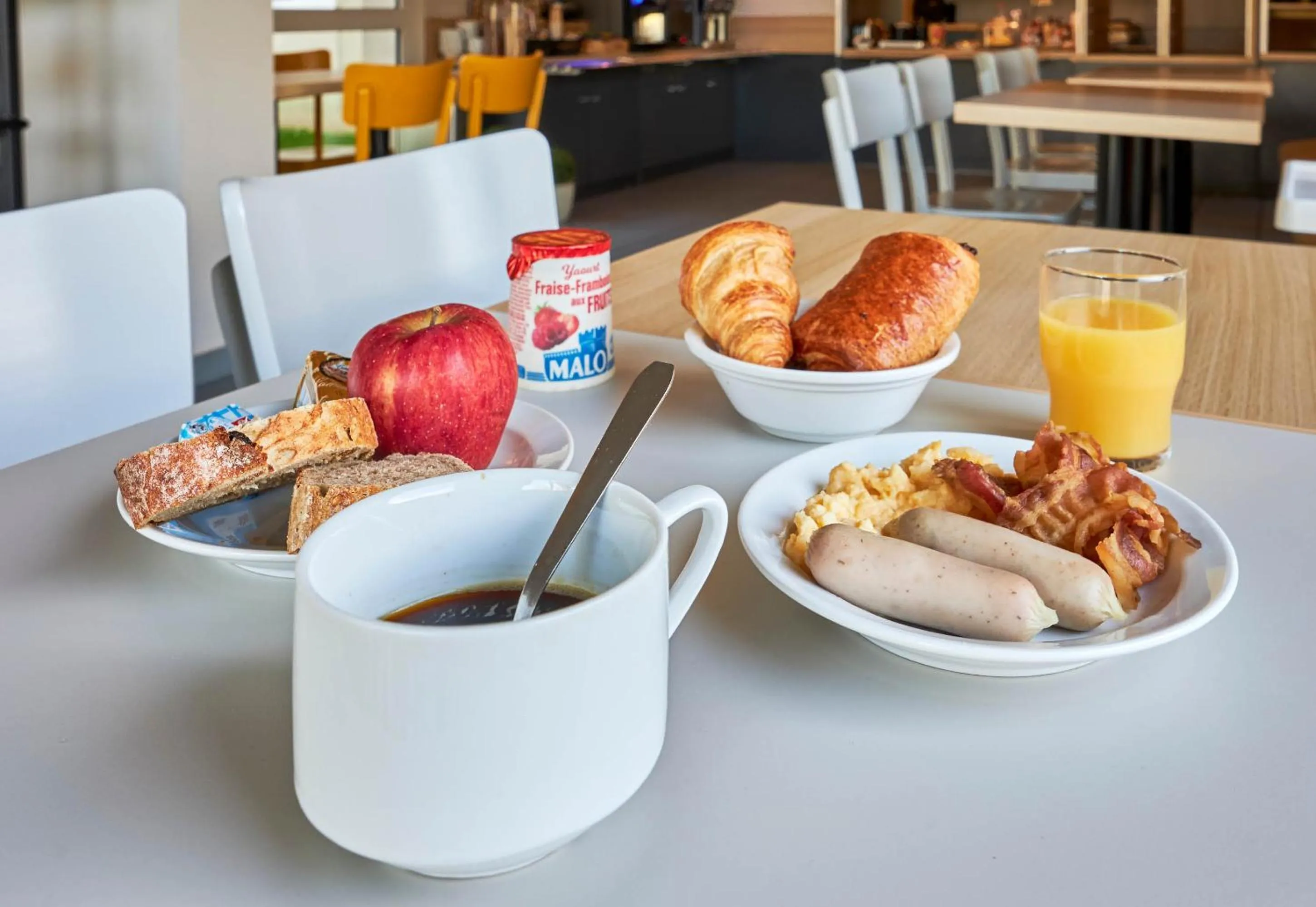 Breakfast in B&B HOTEL Honfleur