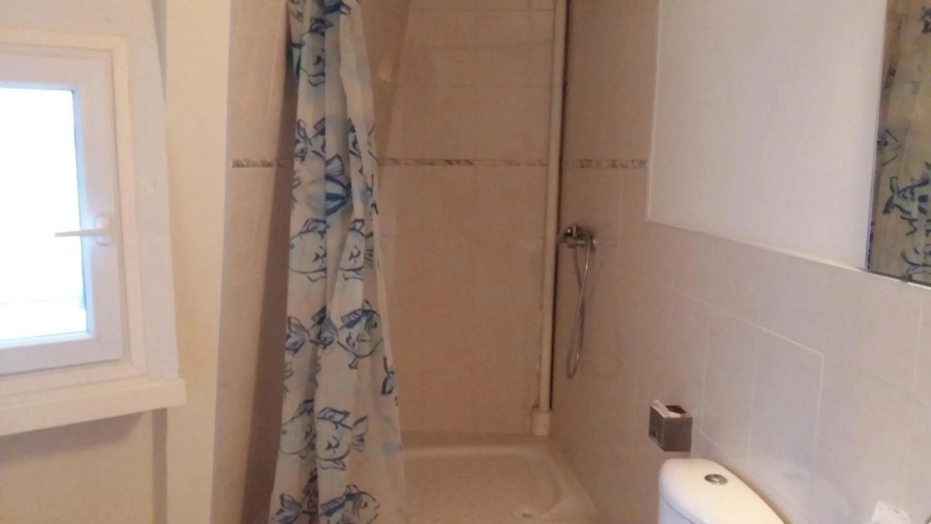 Bathroom in Hipotel Paris Bastille Saint Antoine