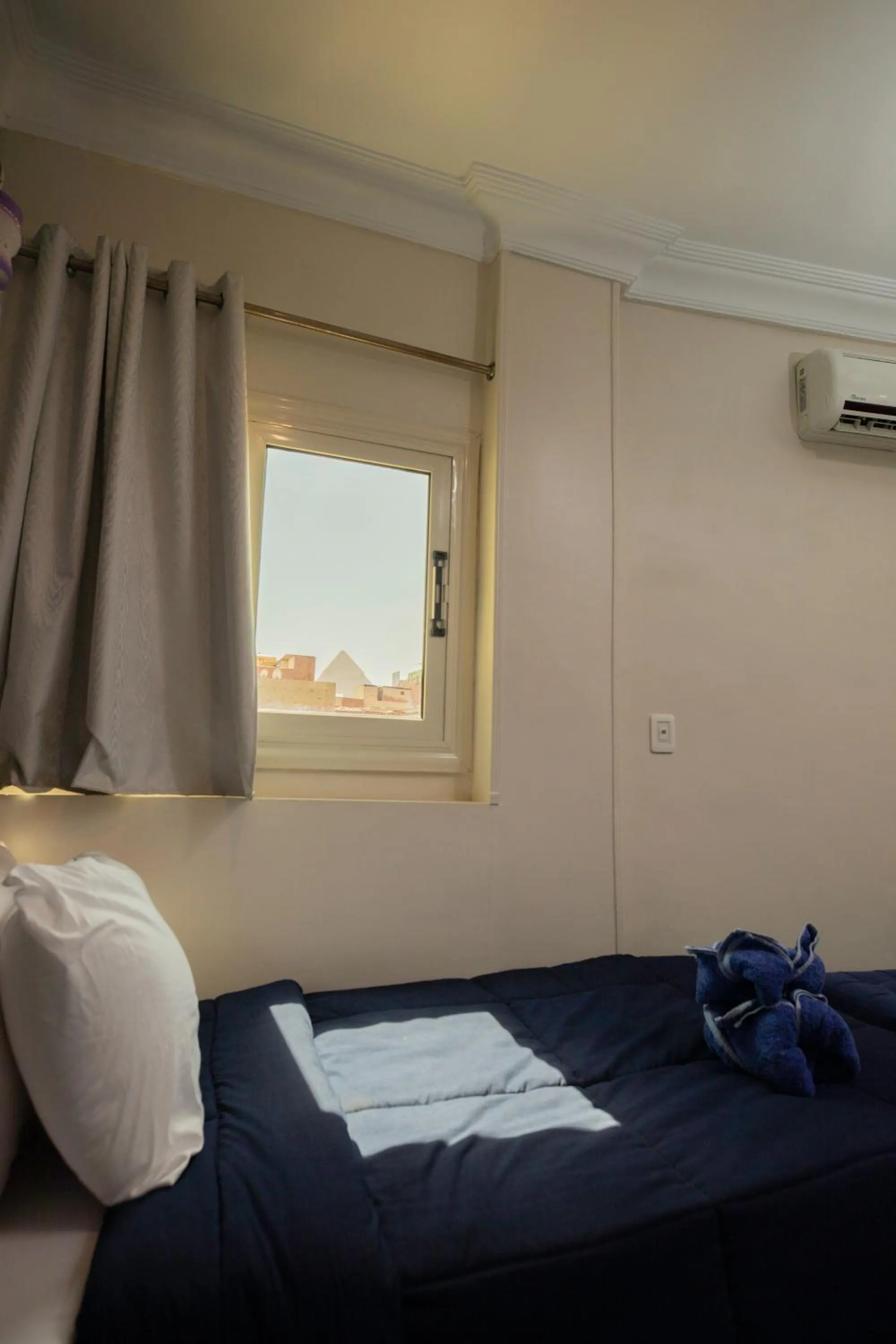 Bed in Horus Guest House Pyramids View