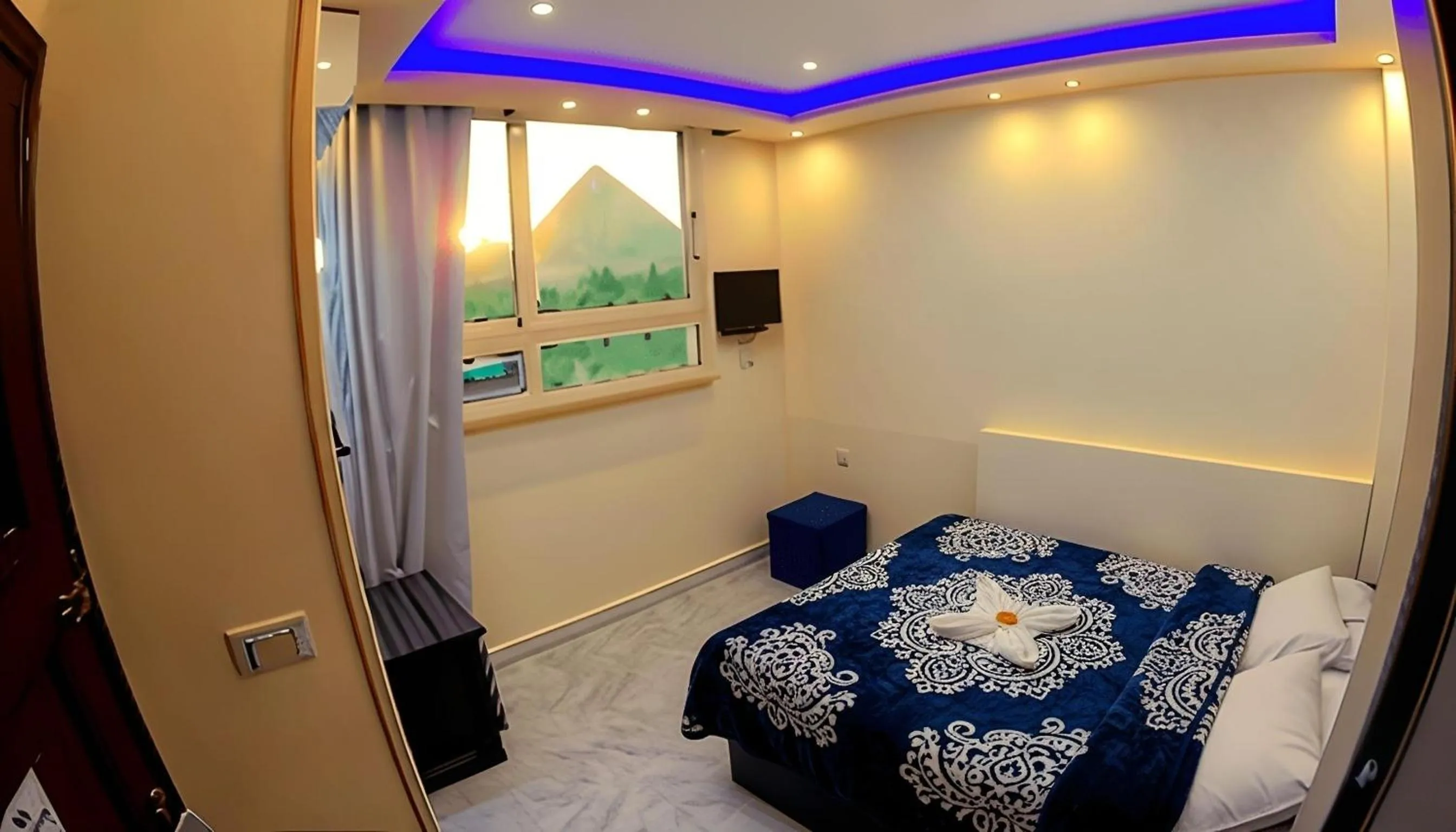 Bed in Horus Guest House Pyramids View