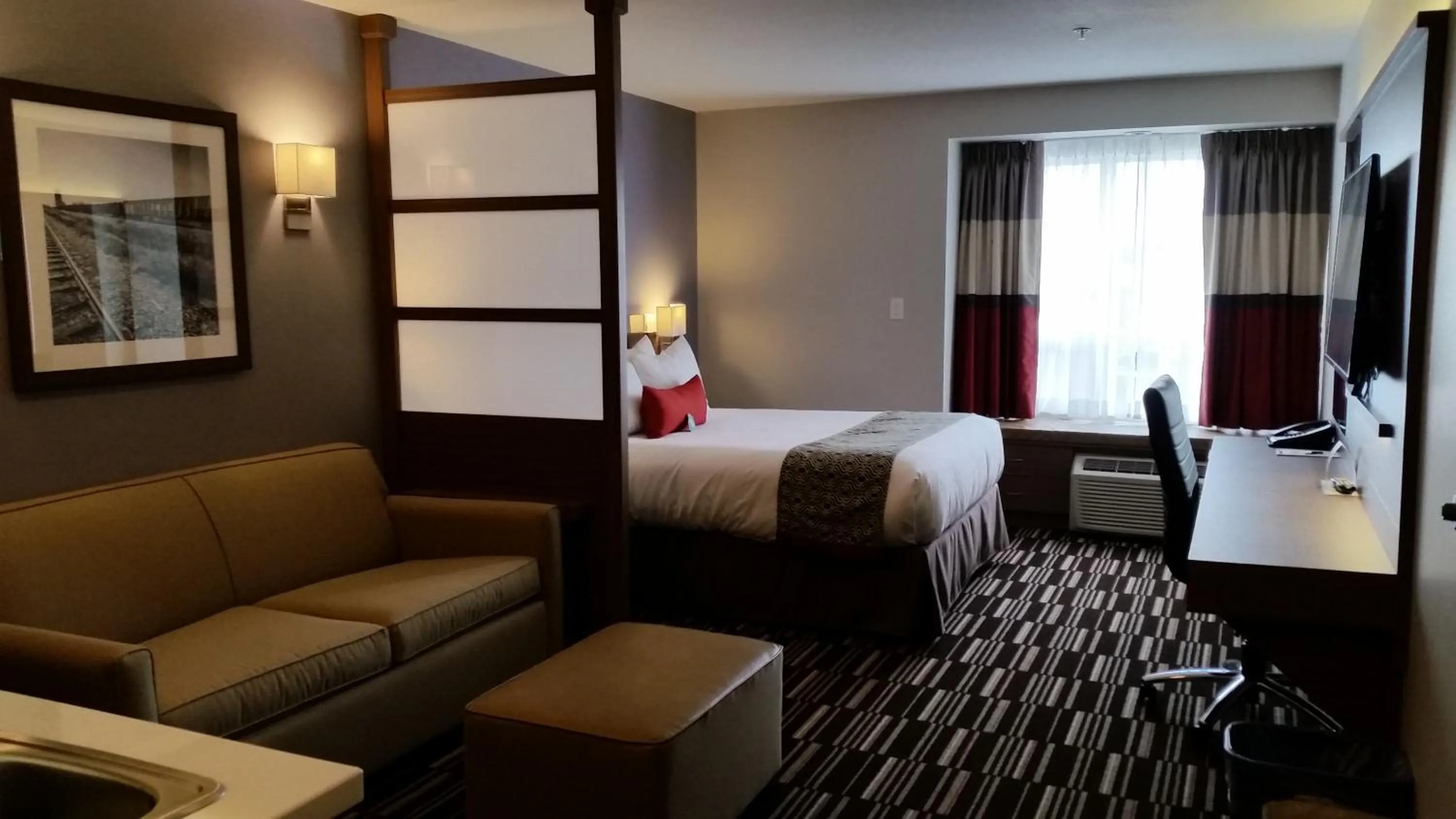Photo of the whole room, Bed in Microtel Inn & Suites by Wyndham Bonnyville