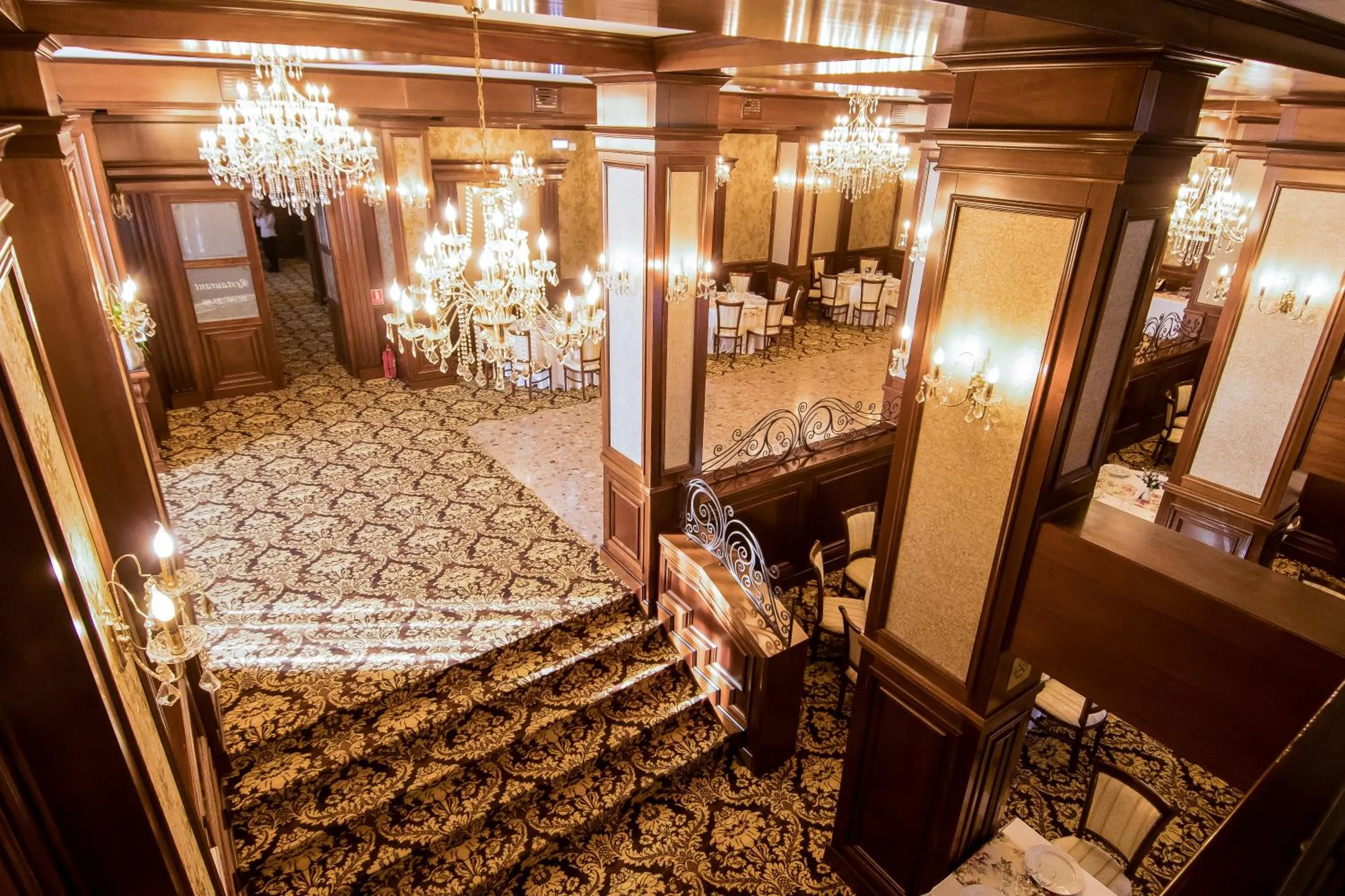 Restaurant/places to eat in Hotel Balada