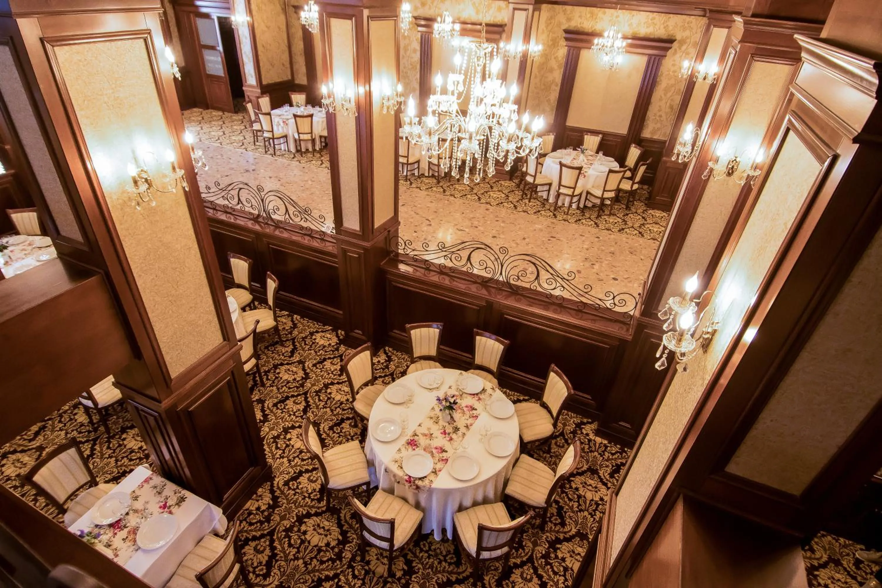 Restaurant/places to eat in Hotel Balada