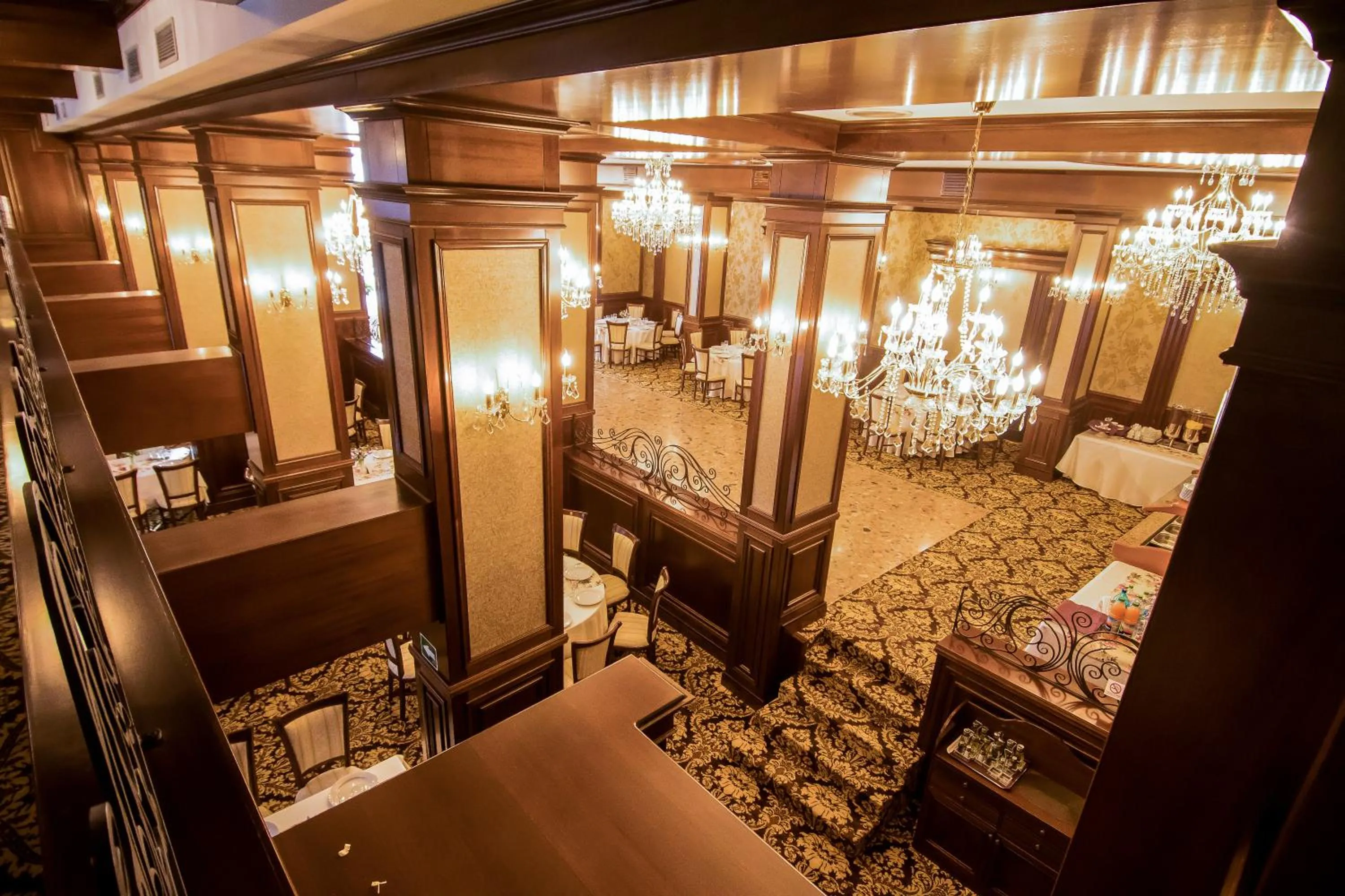 Restaurant/places to eat in Hotel Balada