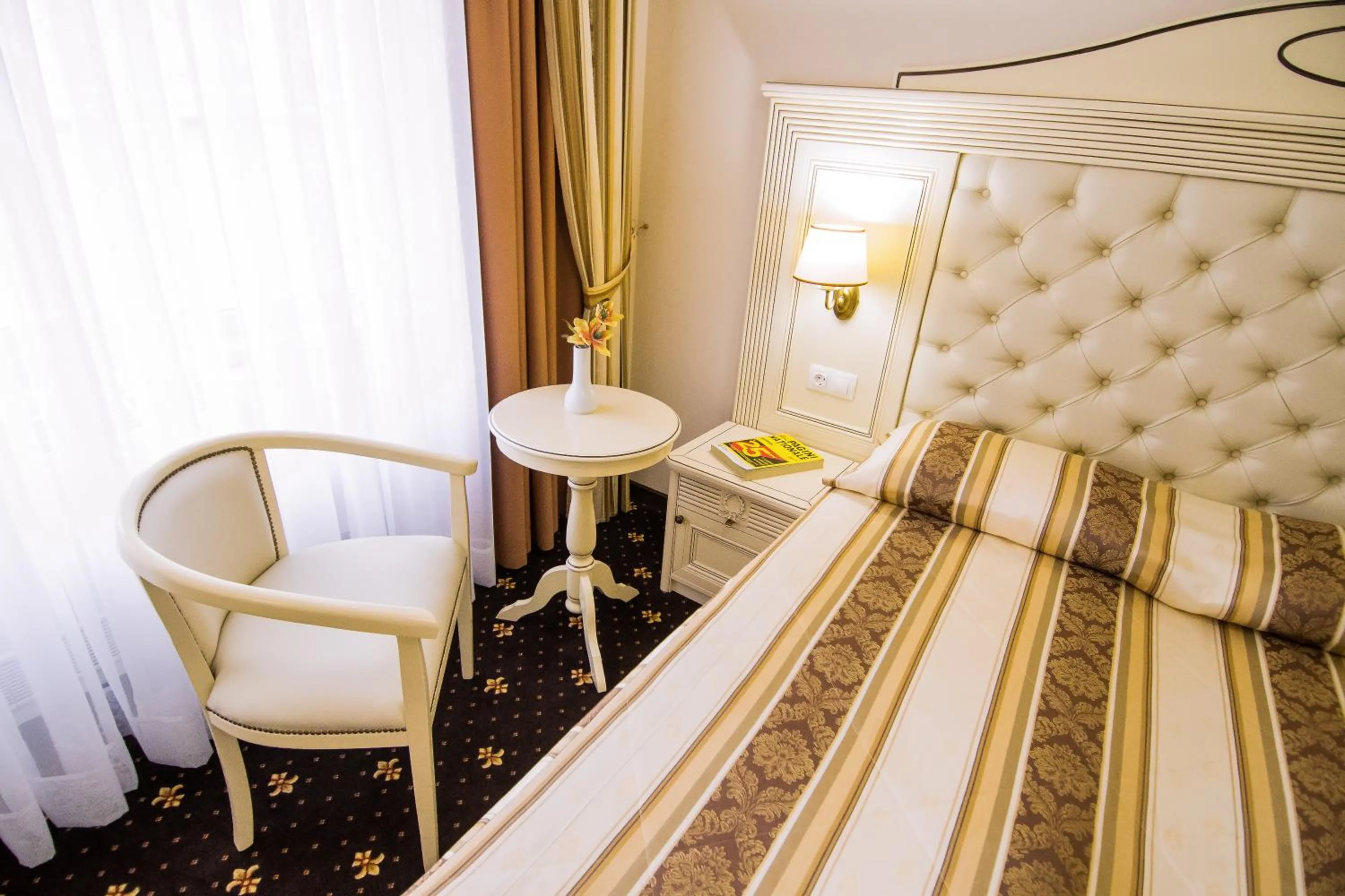 Seating area, Bed in Hotel Balada