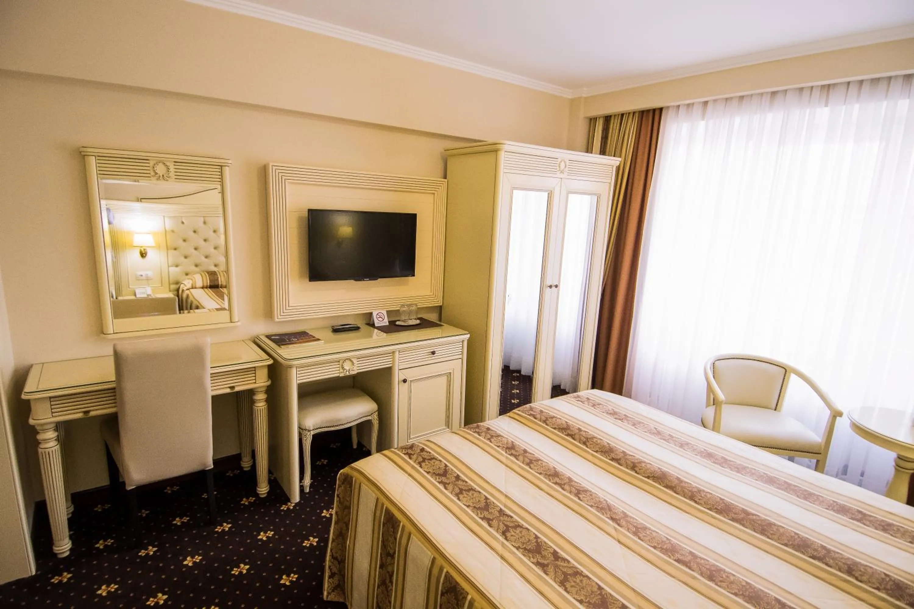 TV and multimedia, Bed in Hotel Balada