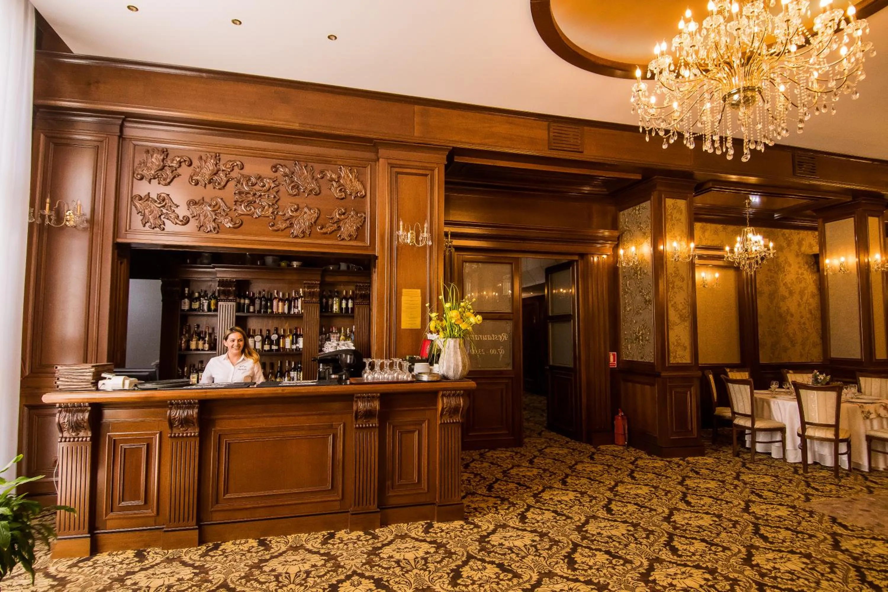 Restaurant/places to eat in Hotel Balada
