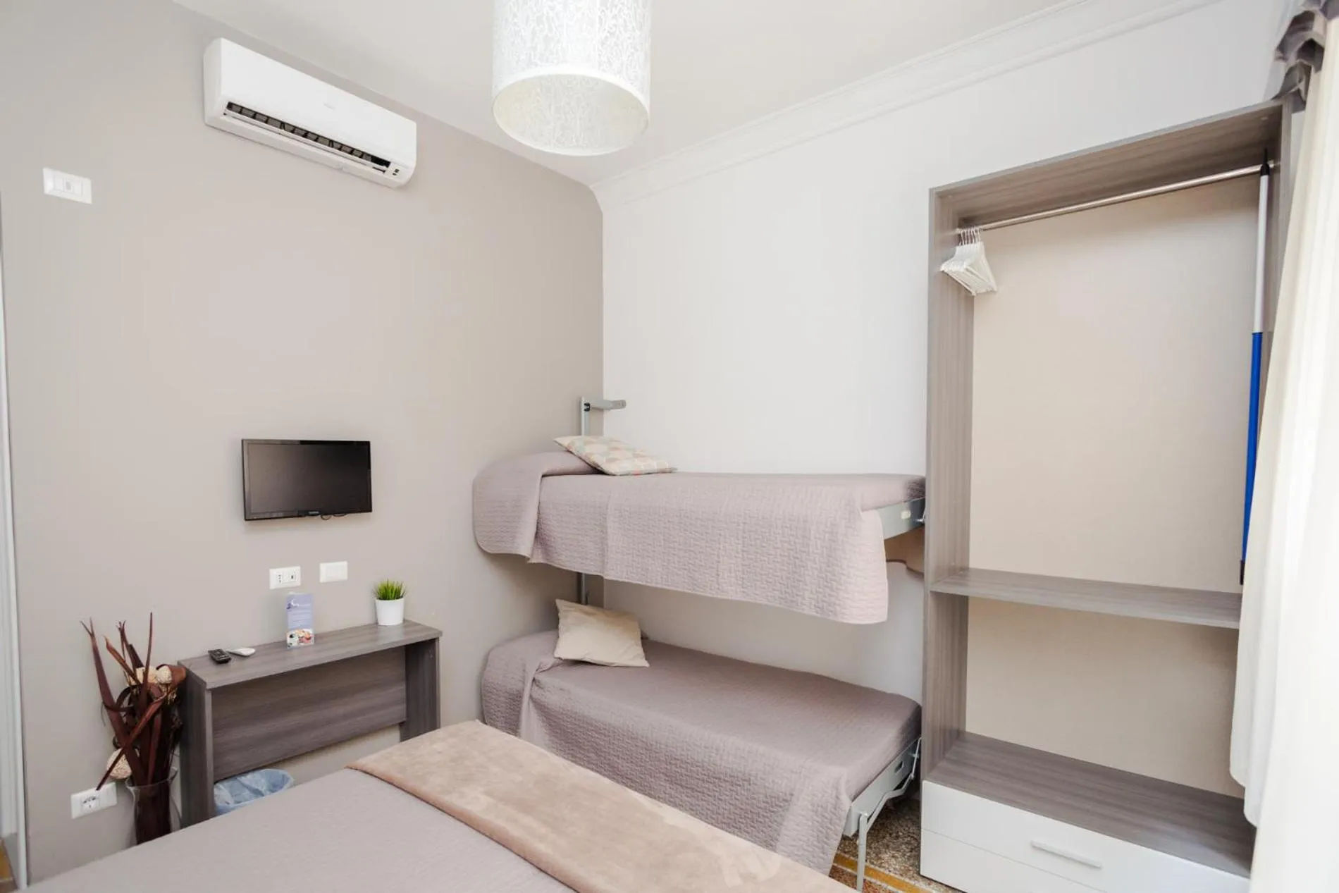 TV and multimedia, Bed in Re di Luna B&B