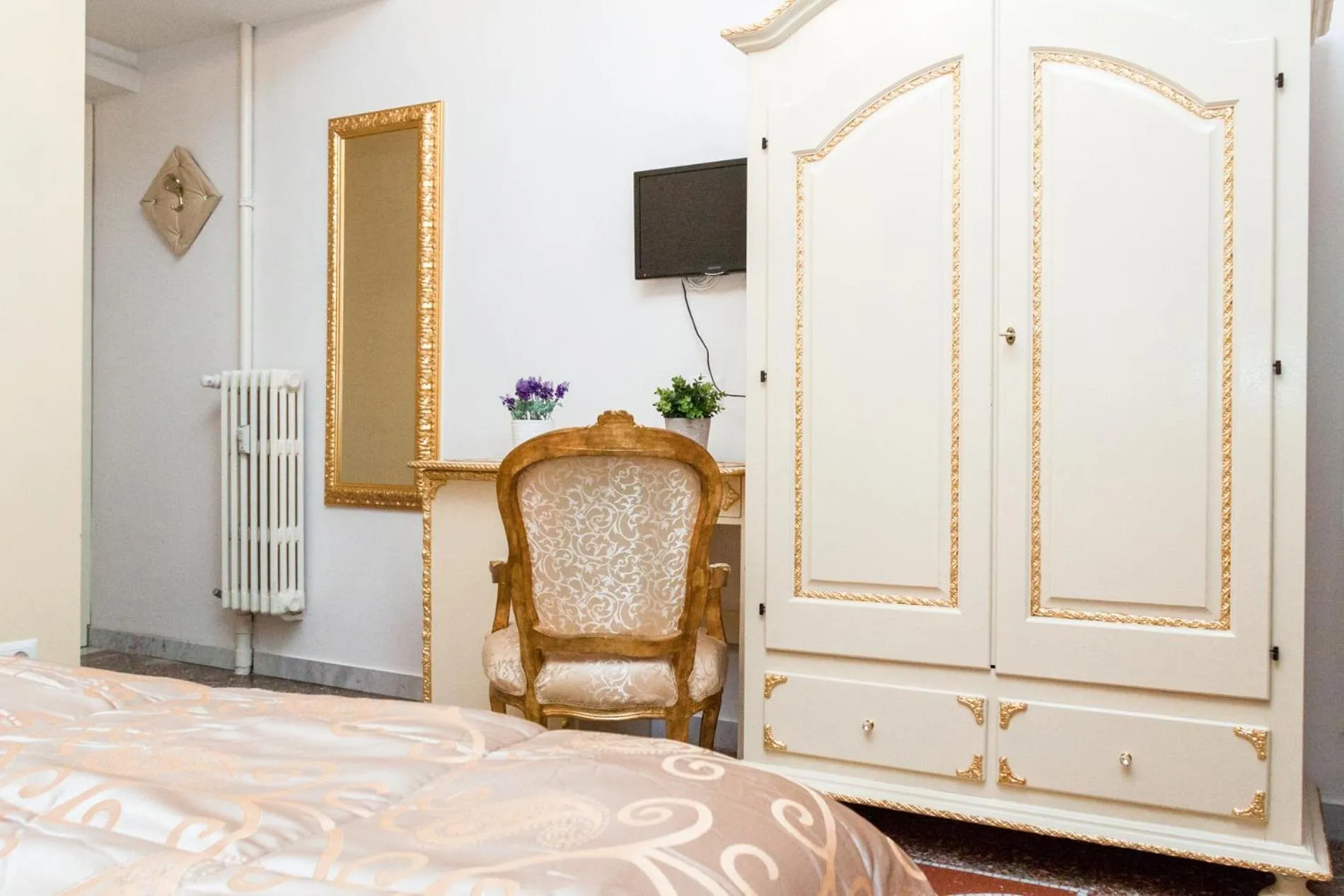 TV and multimedia, Bed in Re di Luna B&B