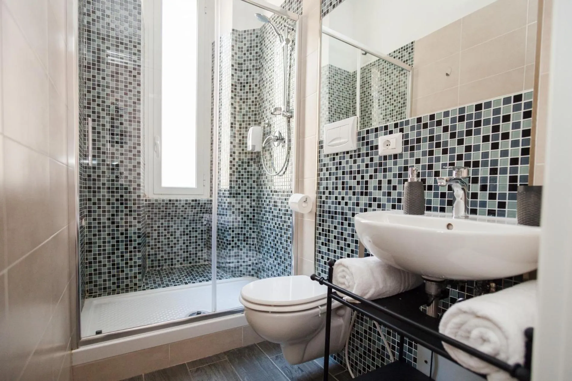 Shower in Re di Luna B&B