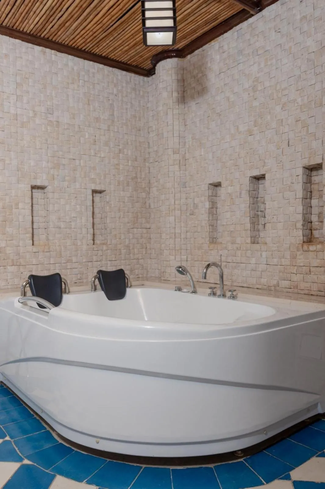 Bath in Placita Vieja Hotel Boutique Spa