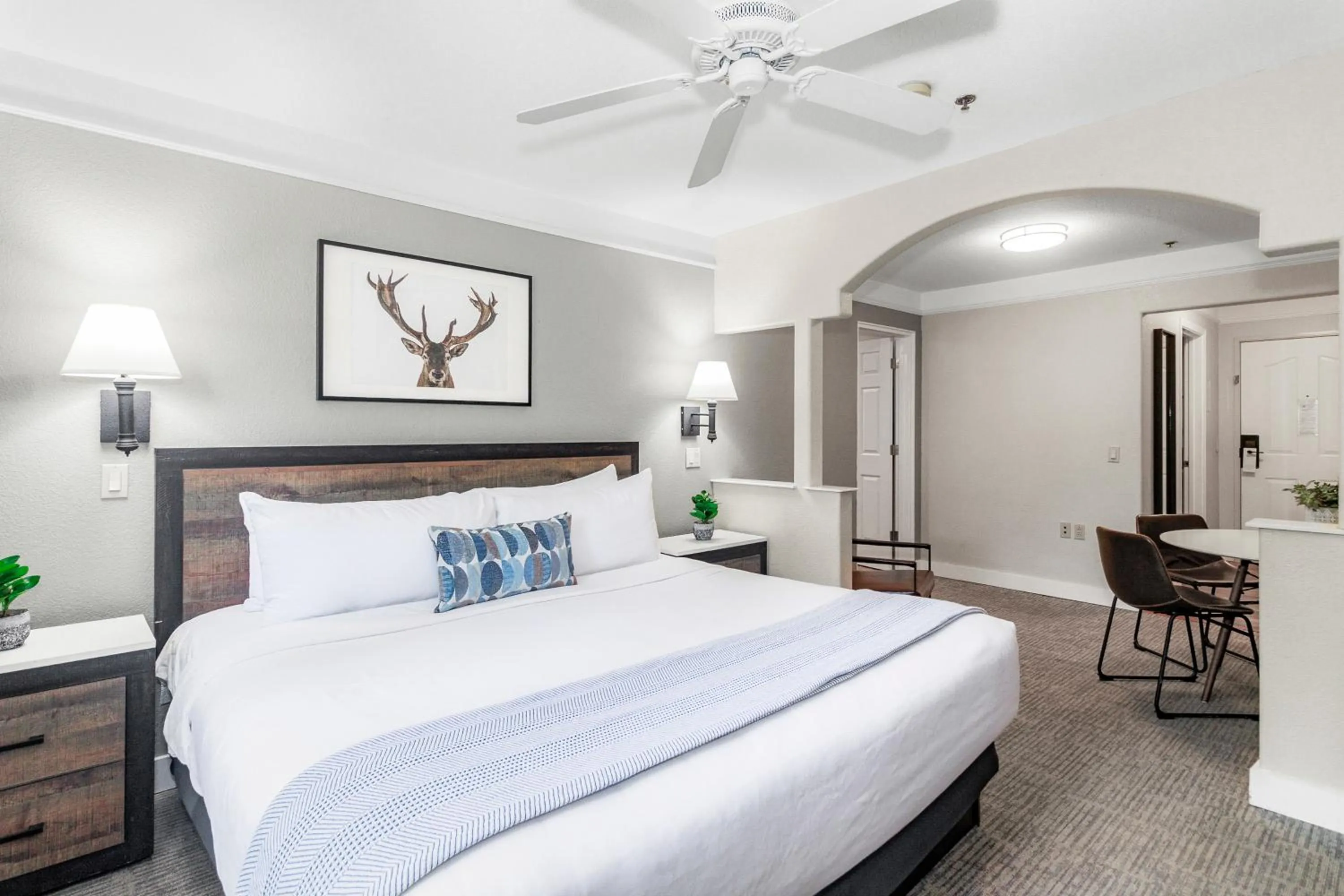 Bedroom, Bed in Inn At Mount Shasta