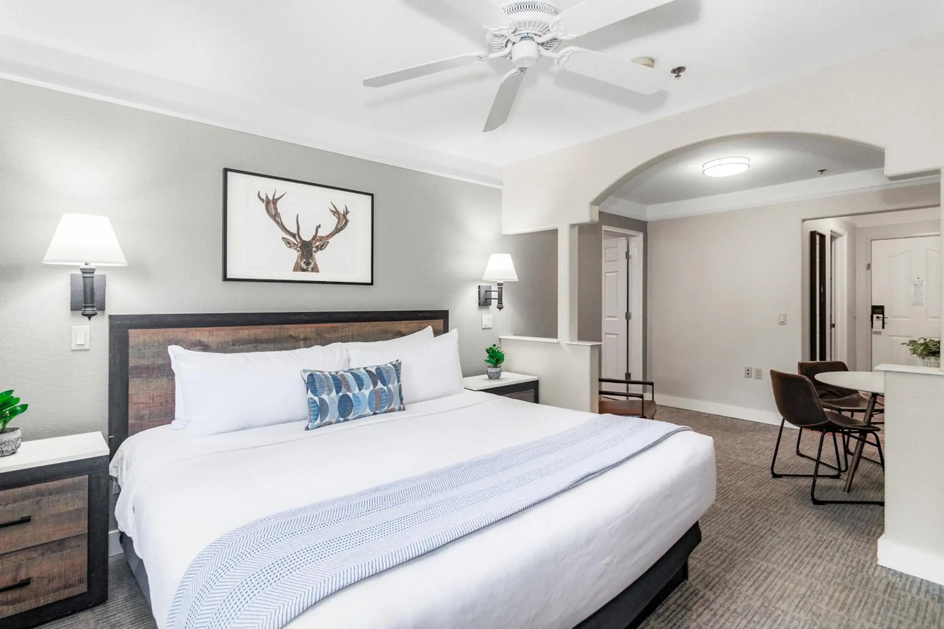 Bedroom, Bed in Inn At Mount Shasta Bedroom, Bed in Inn At Mount Shasta