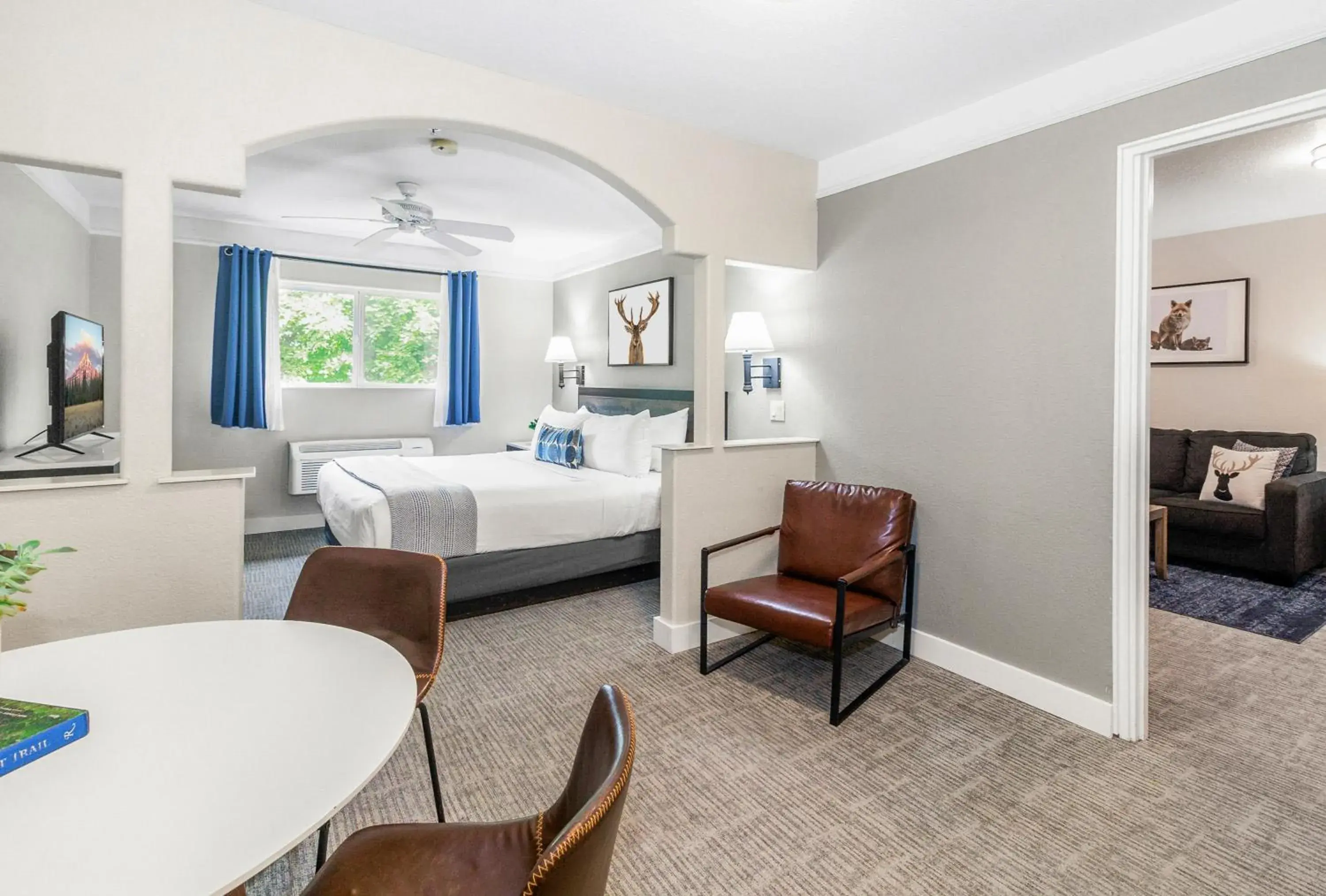 Superior Suite in Inn At Mount Shasta Superior Suite in Inn At Mount Shasta