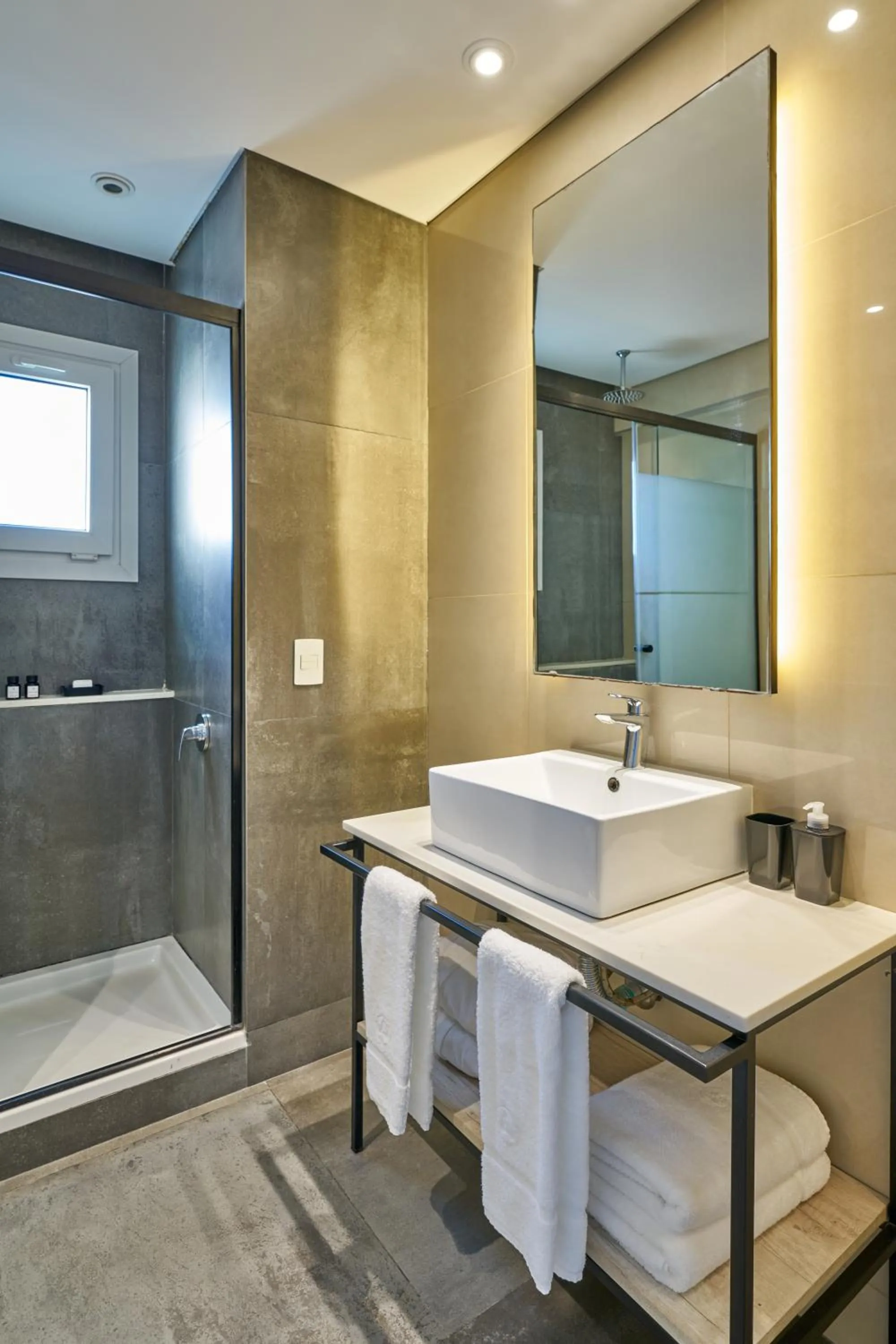 Shower in Almarena Apart & Hotel Boutique