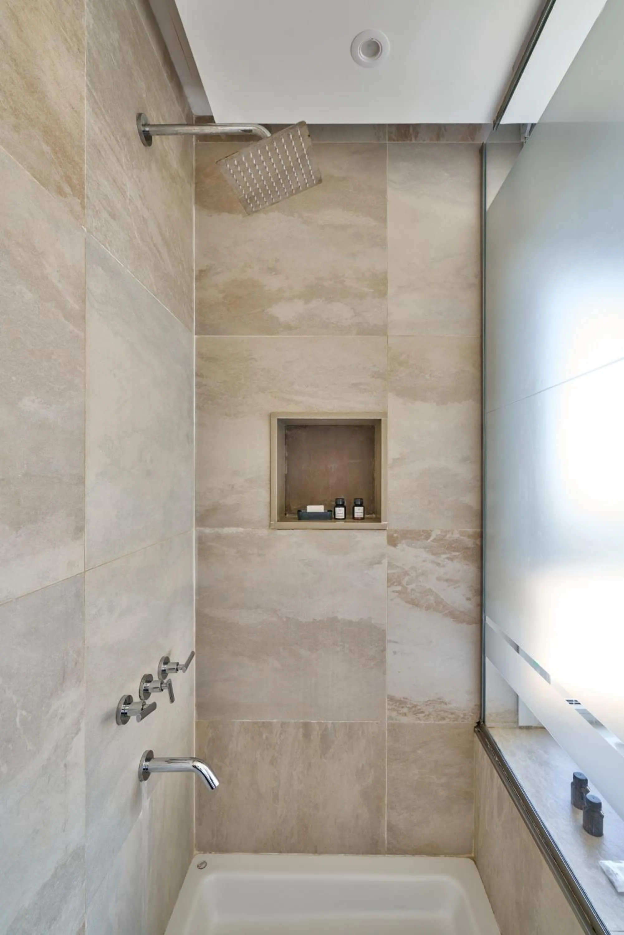 Shower in Almarena Apart & Hotel Boutique