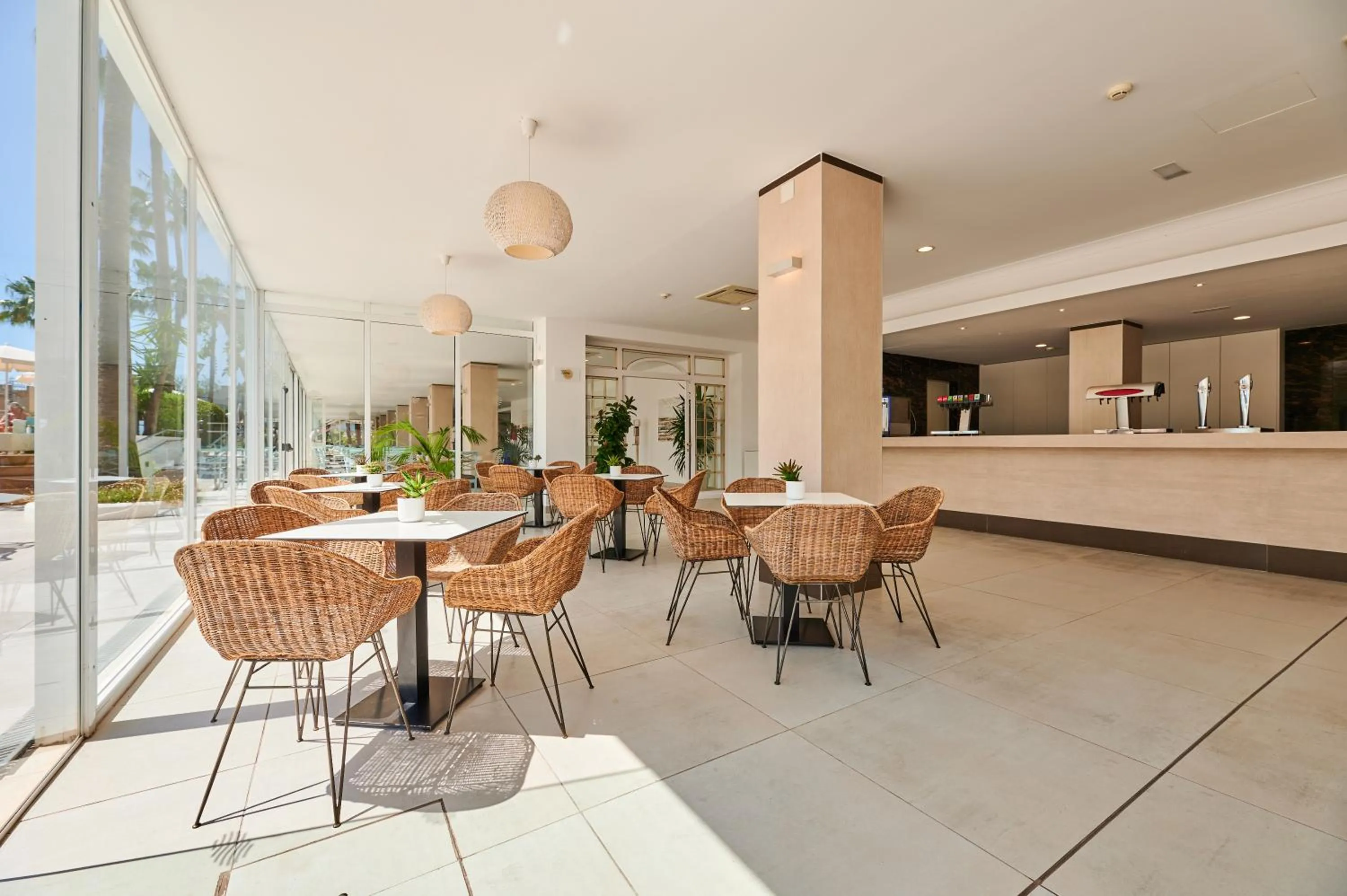 Restaurant/places to eat in Alua Boccaccio