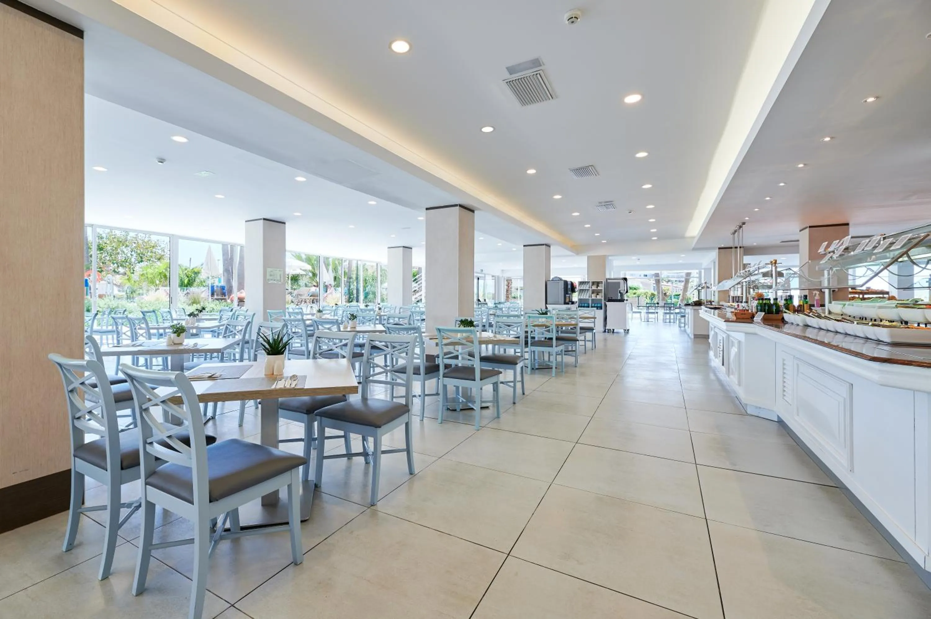 Restaurant/places to eat in Alua Boccaccio