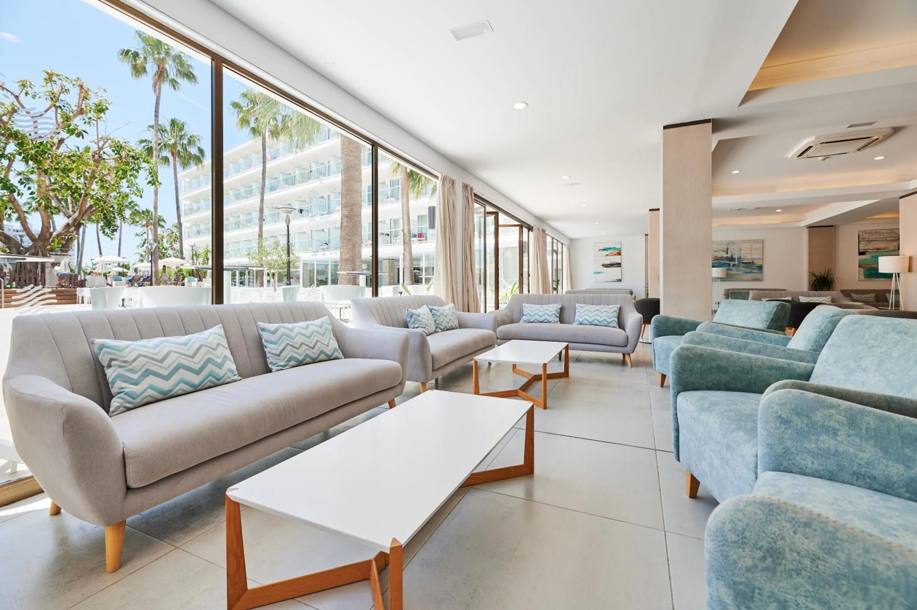 Seating area in Alua Boccaccio