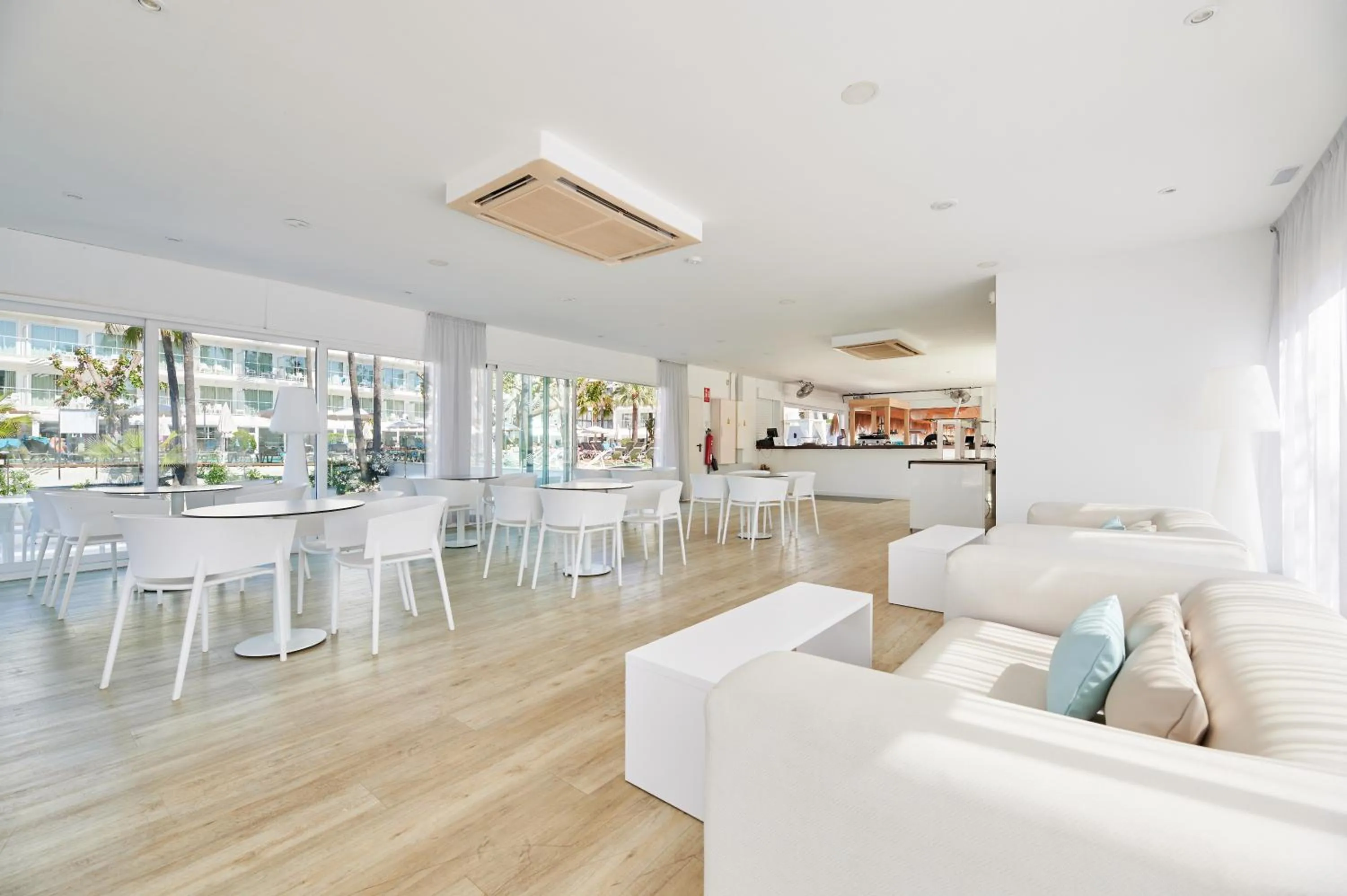 Restaurant/places to eat in Alua Boccaccio