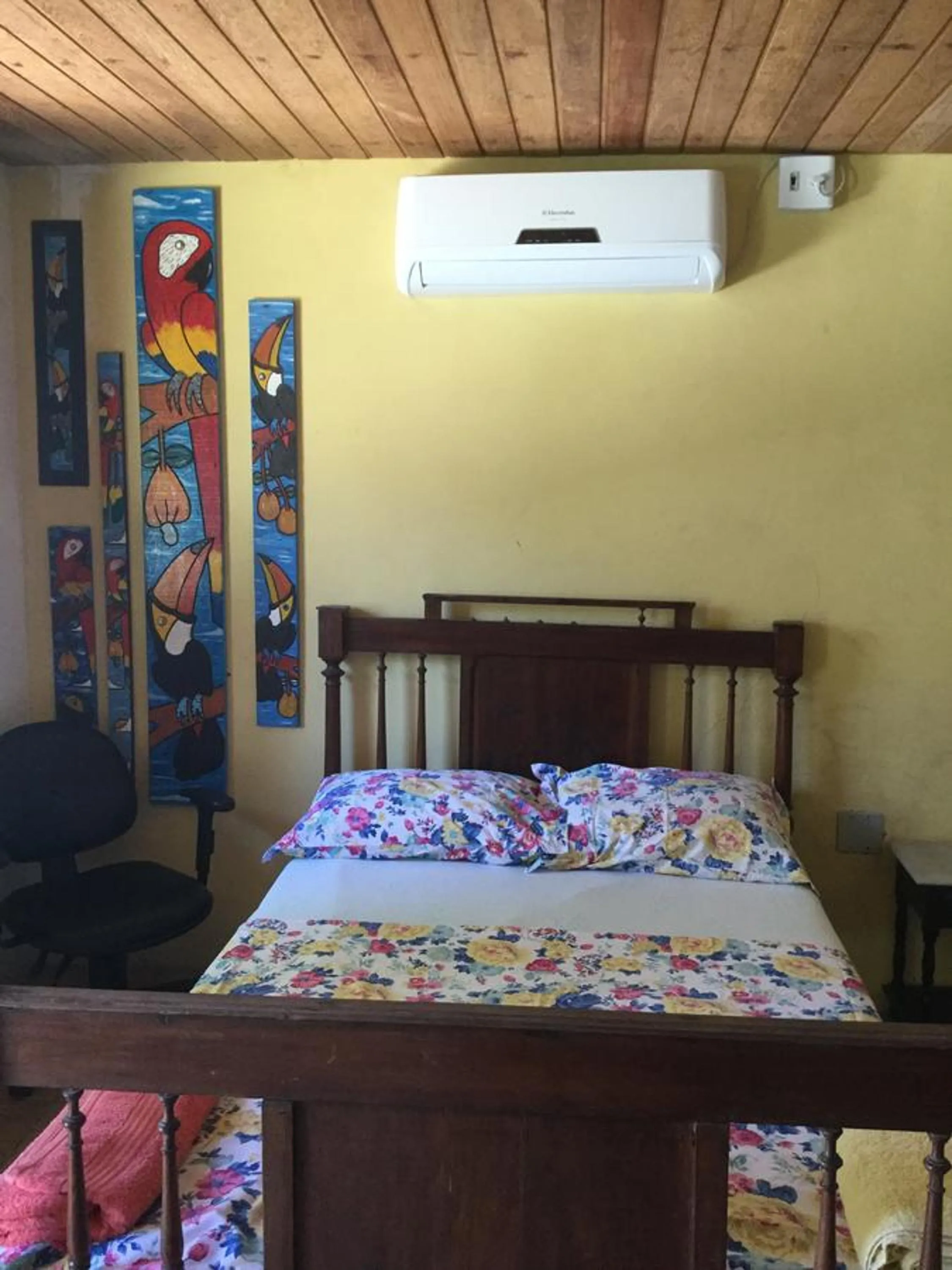 Photo of the whole room, Bed in Pousada Alquimia
