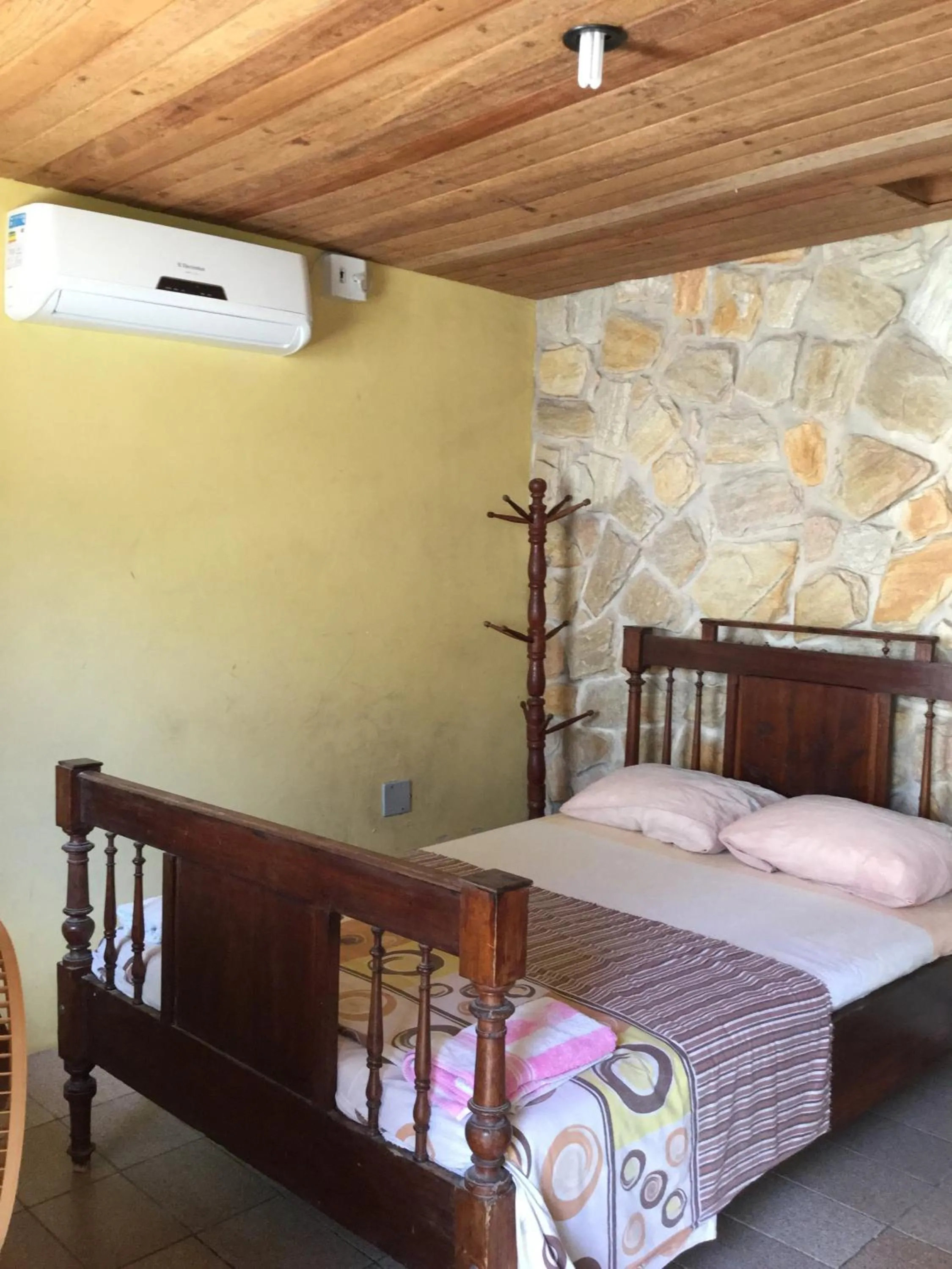 Photo of the whole room, Bed in Pousada Alquimia