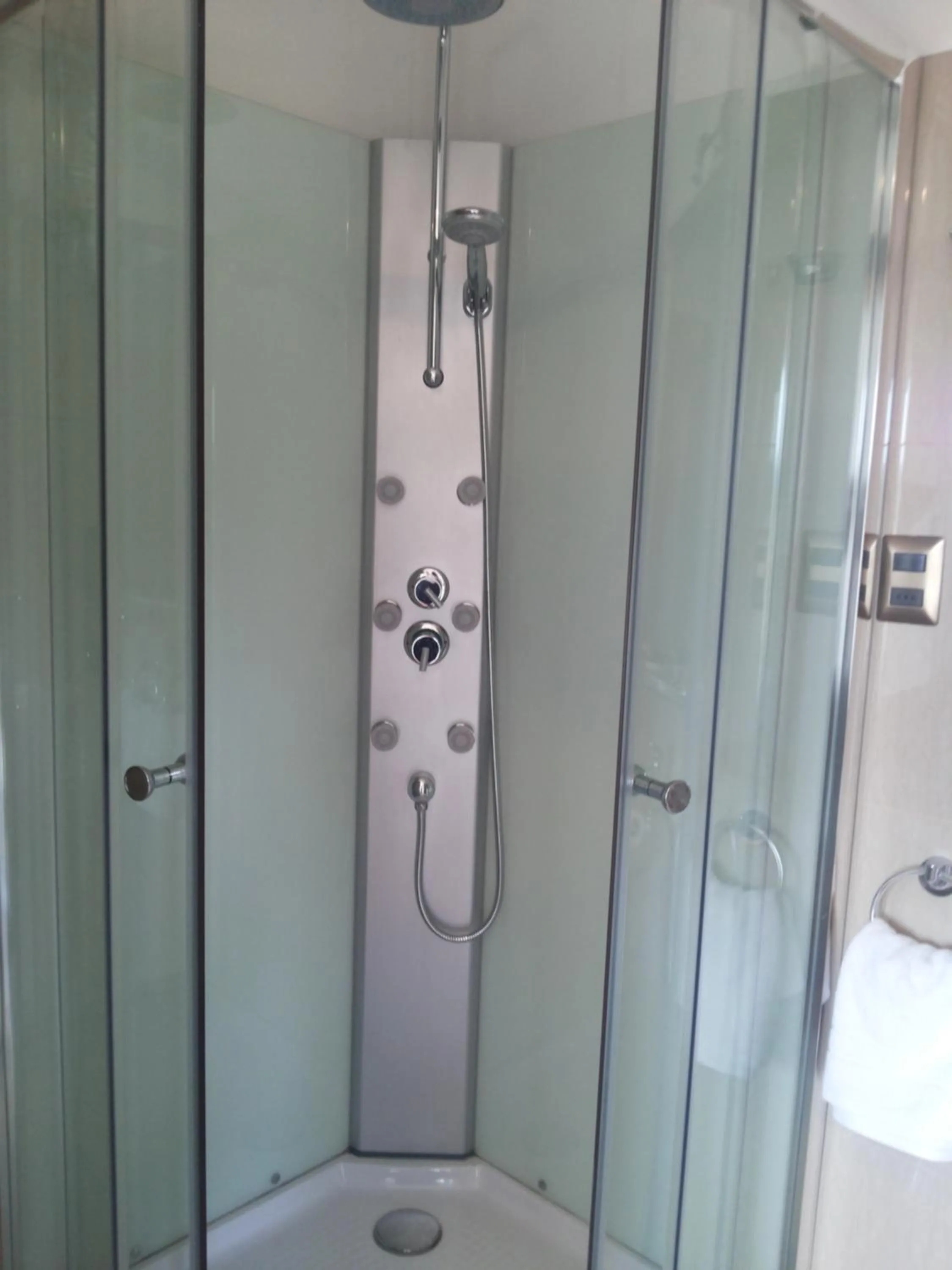Shower in Ruta Hotel Alto La Cruz