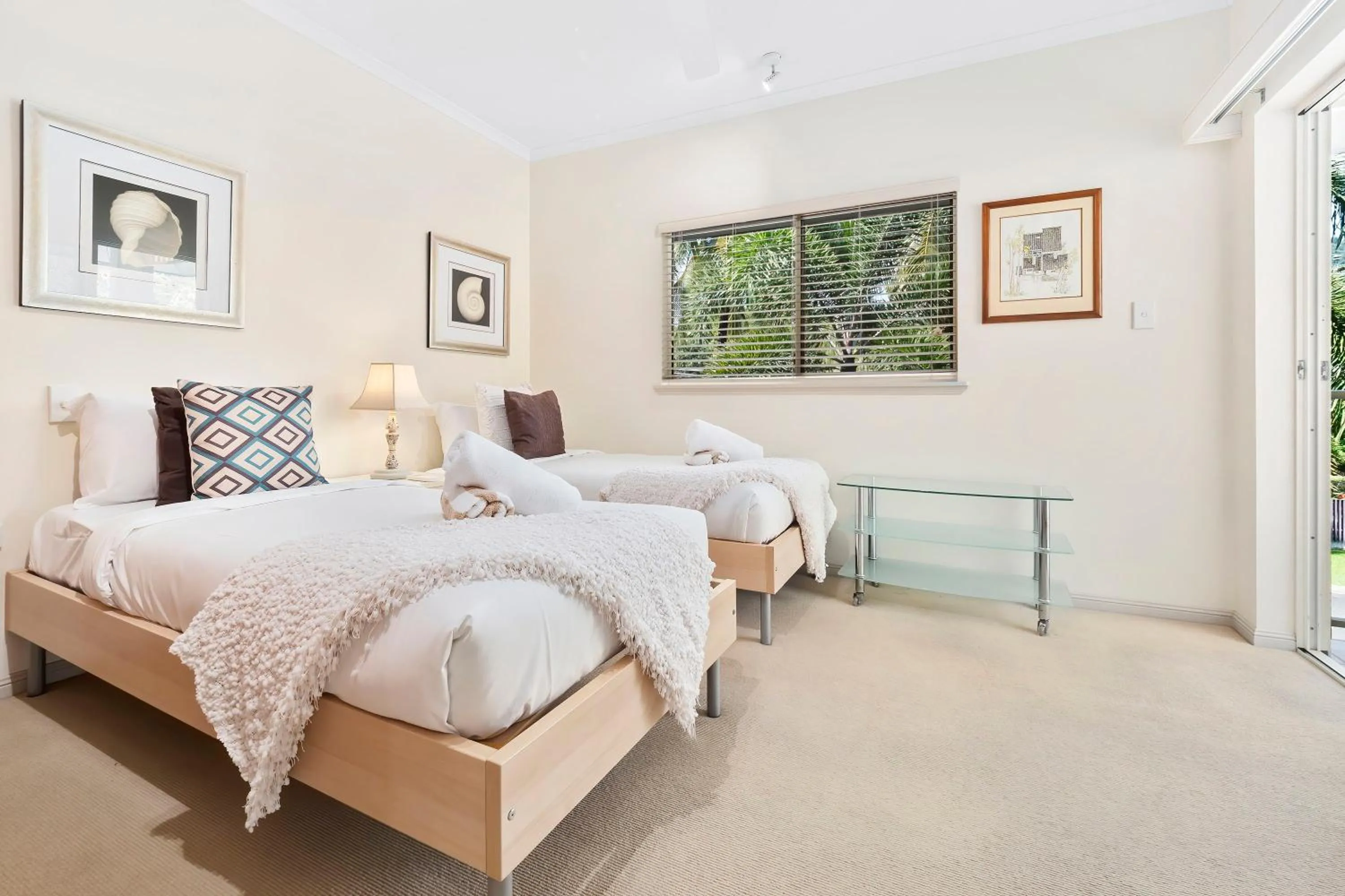 Bedroom, Bed in Arlington Apartments