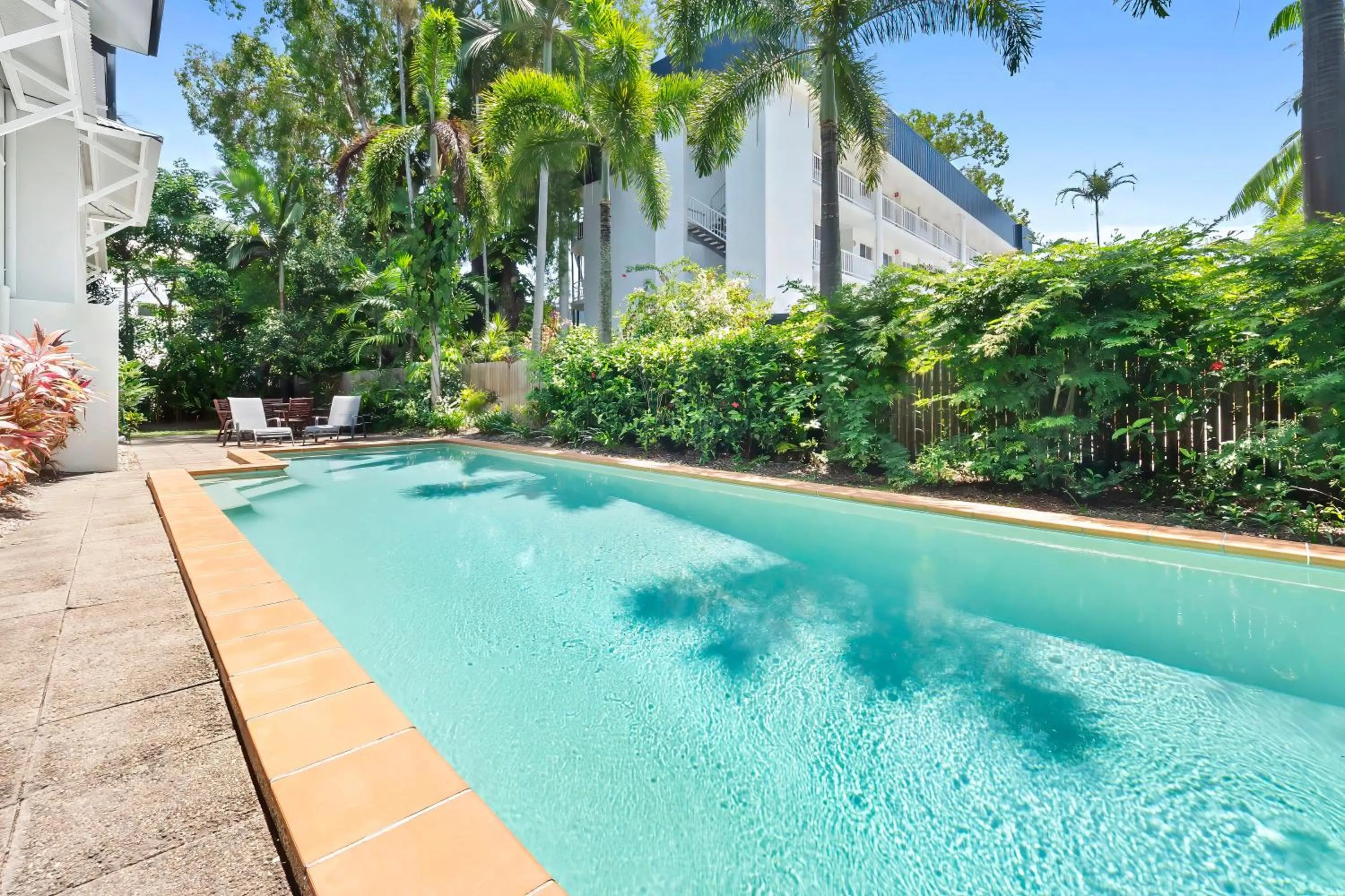 Swimming pool in Arlington Apartments