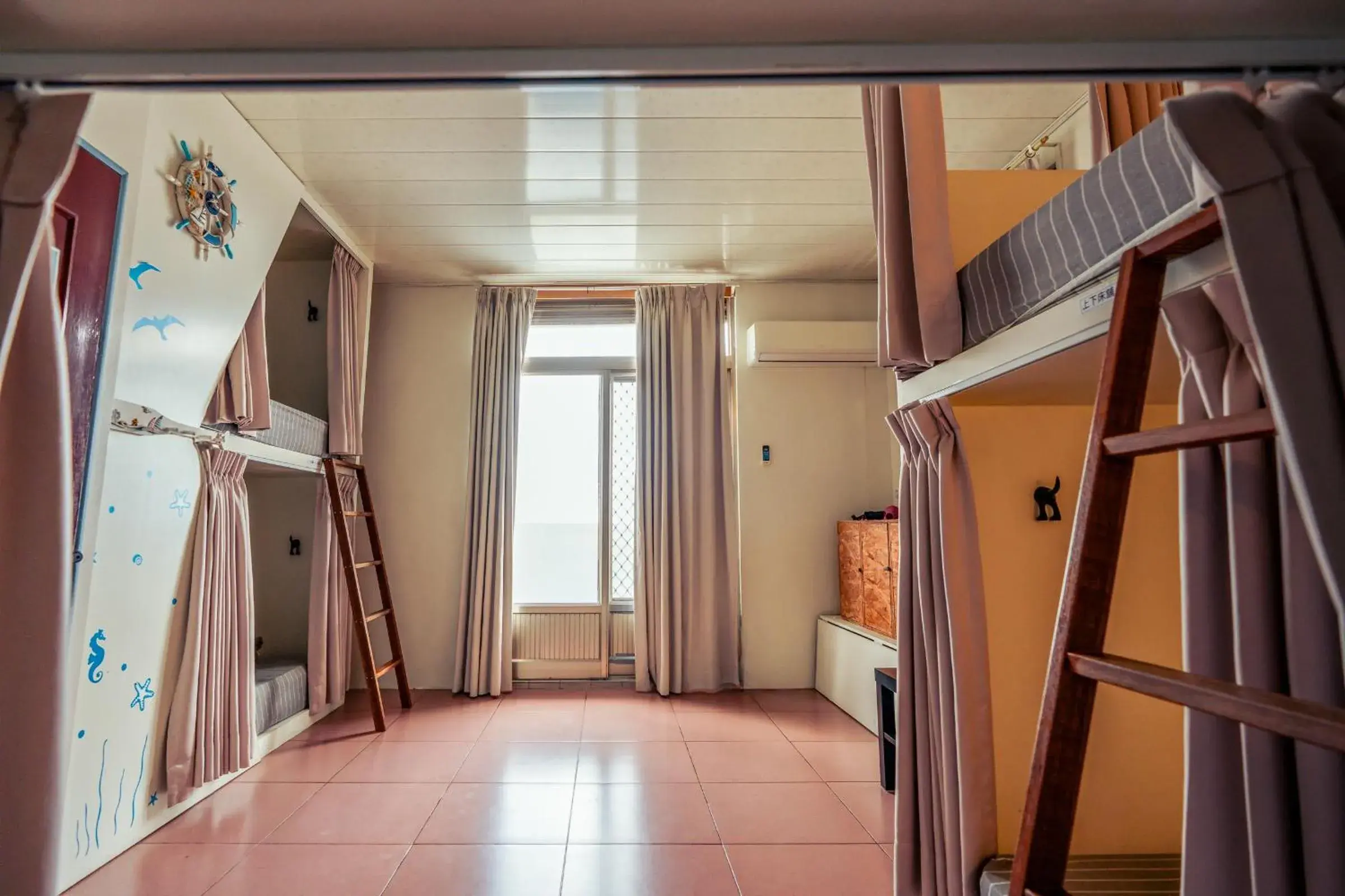 Single Bed in Mixed Dormitory Room in Green Island Ocean Rhythem dive B&B 綠島海韻民宿 Single Bed in Mixed Dormitory Room in Green Island Ocean Rhythem dive B&B 綠島海韻民宿