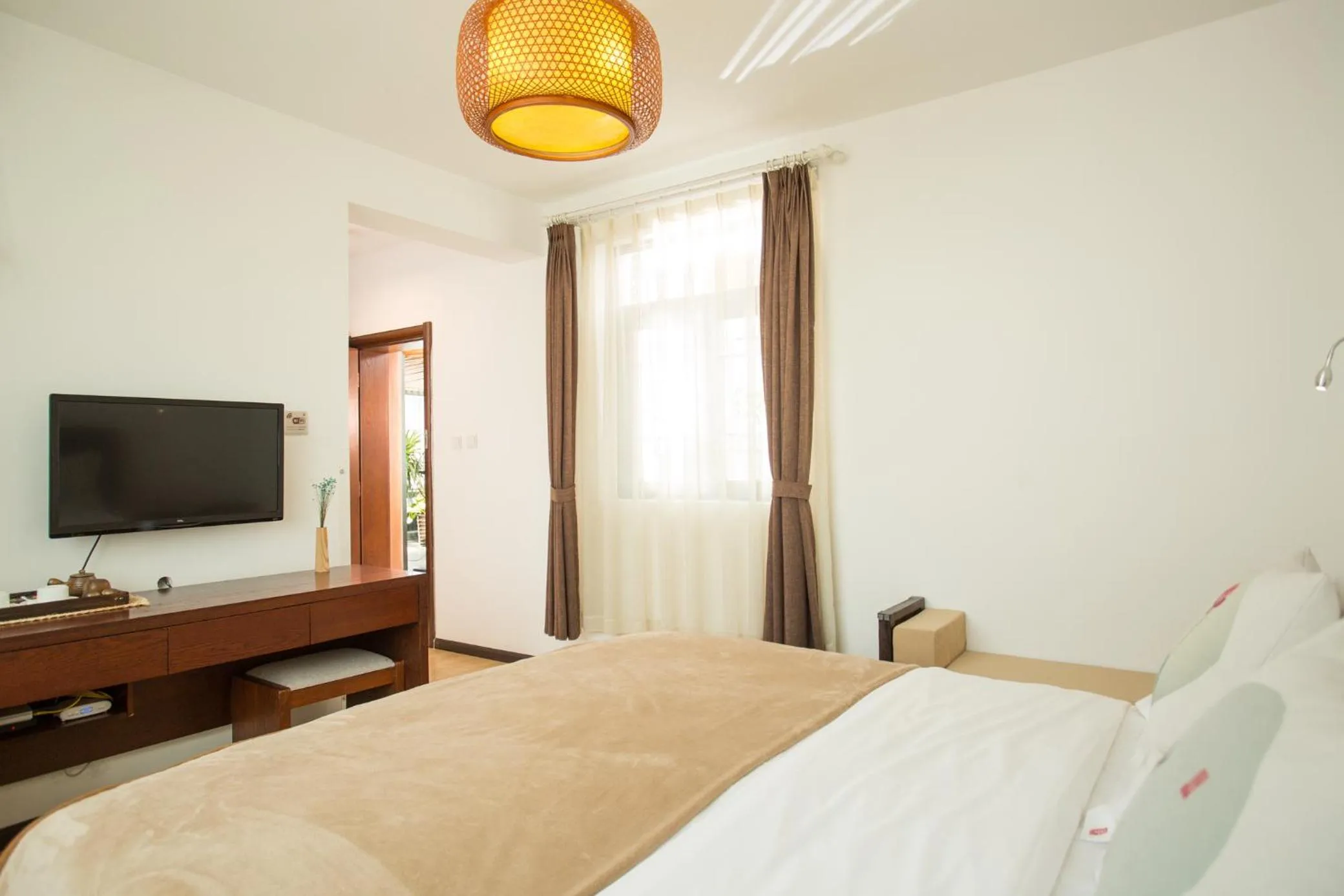 Photo of the whole room, Bed in Dali Yanyuan Mountain Retreat