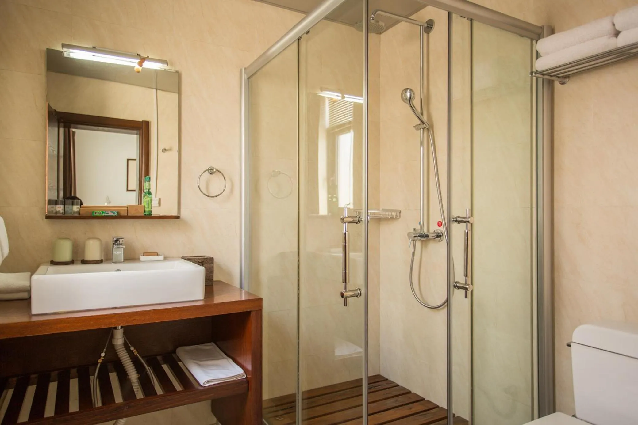 Toilet in Dali Yanyuan Mountain Retreat