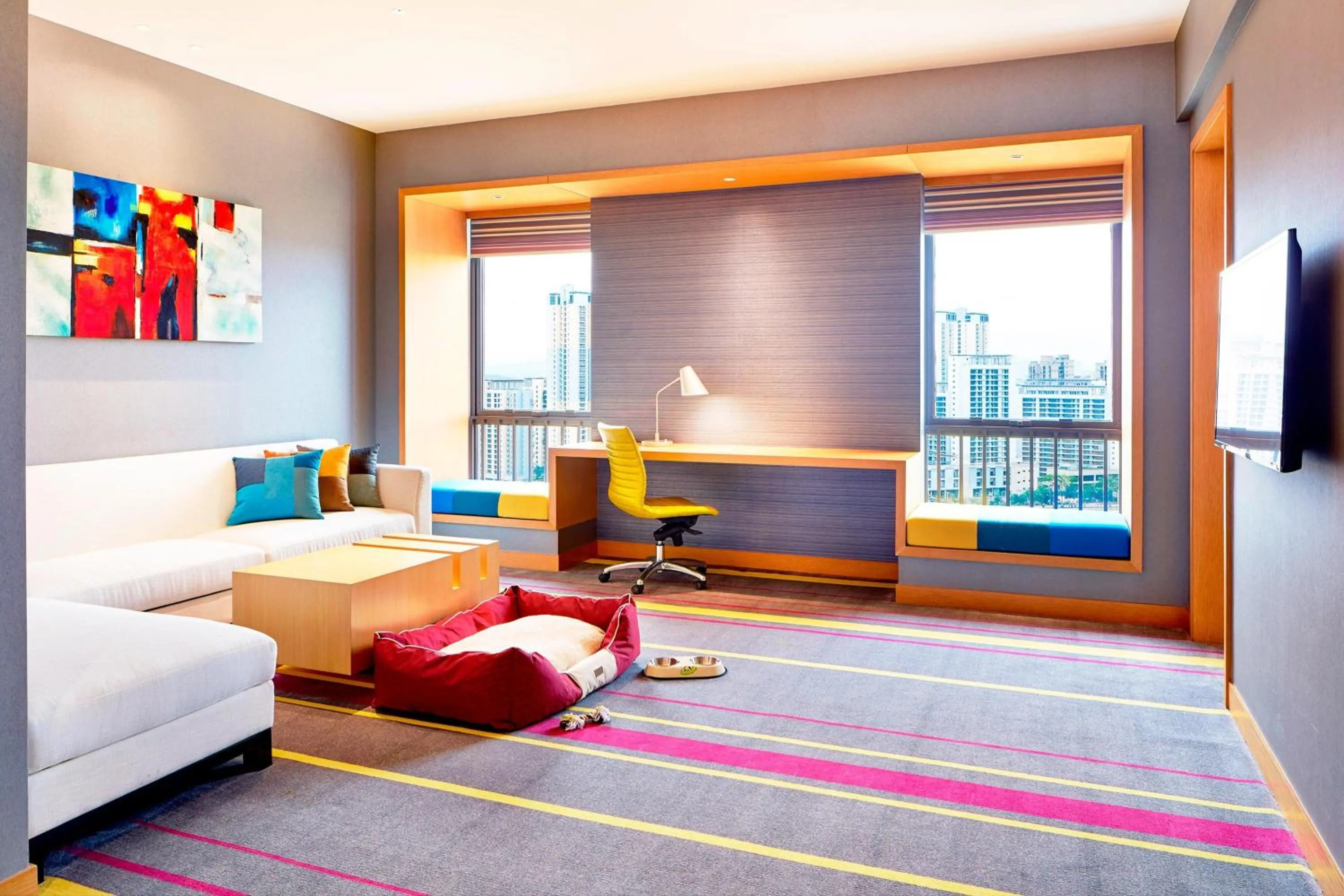 Photo of the whole room, Bed in Aloft Dynamic Town
