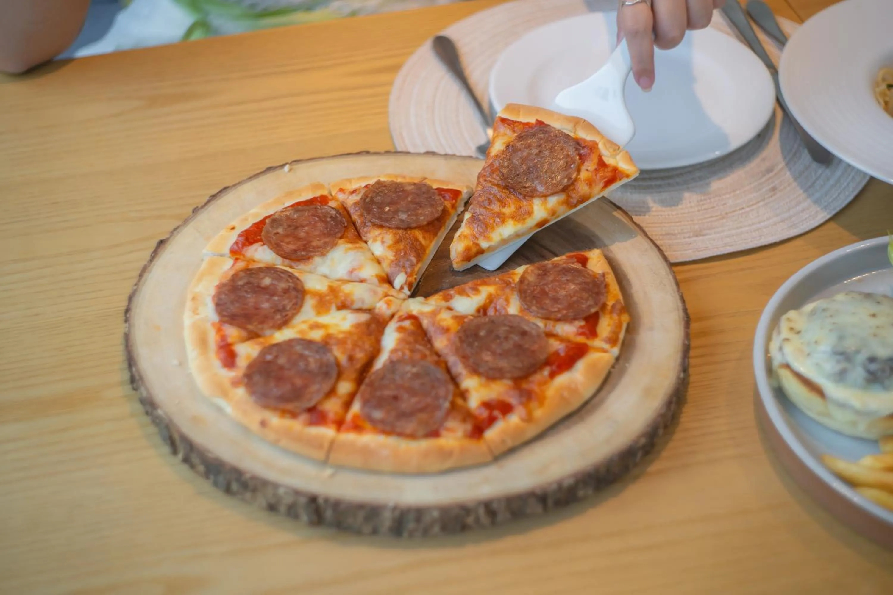 Restaurant/places to eat in Aster Hotel and Residence by At Mind