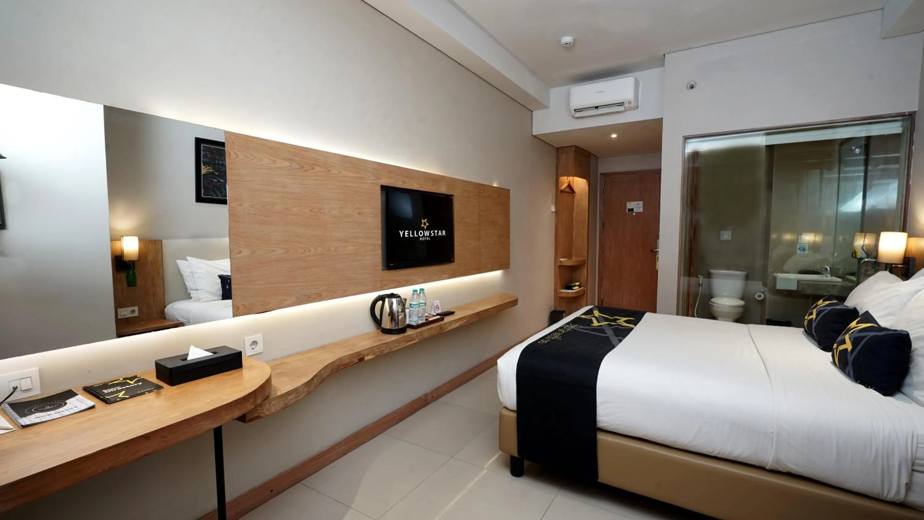 Bedroom, Bed in Yellow Star Gejayan Hotel