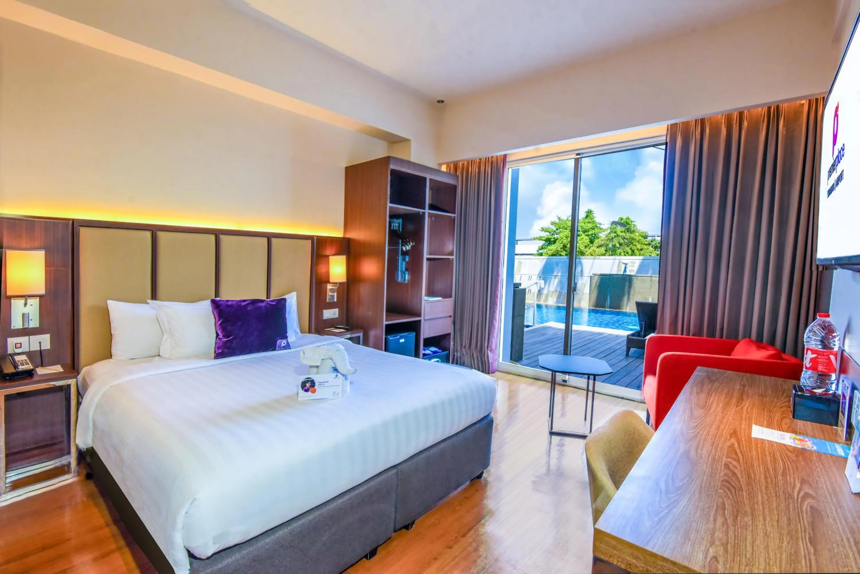 Bed in Premier Place Surabaya Airport