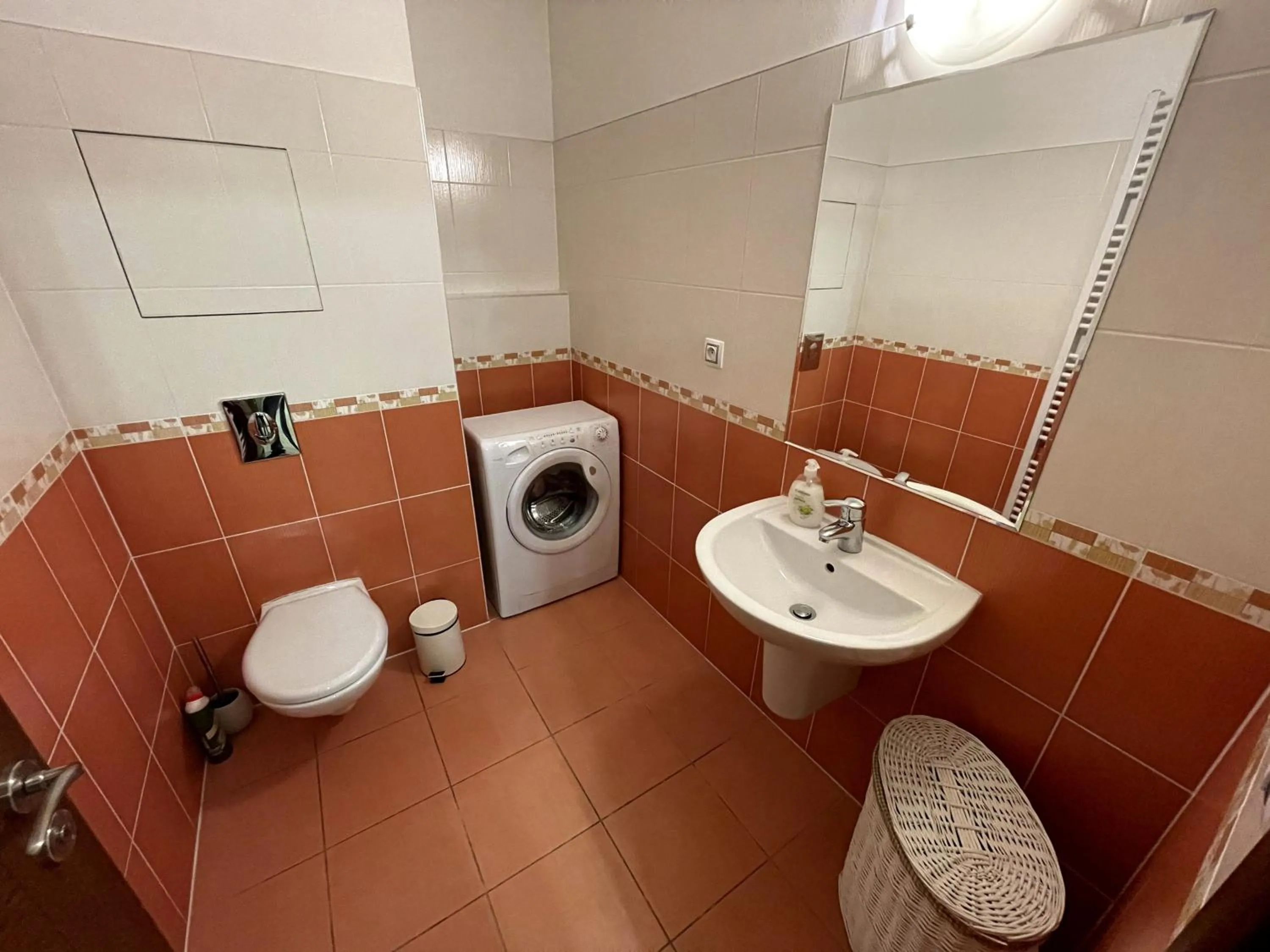 Toilet in Apartment 122 Čertovka