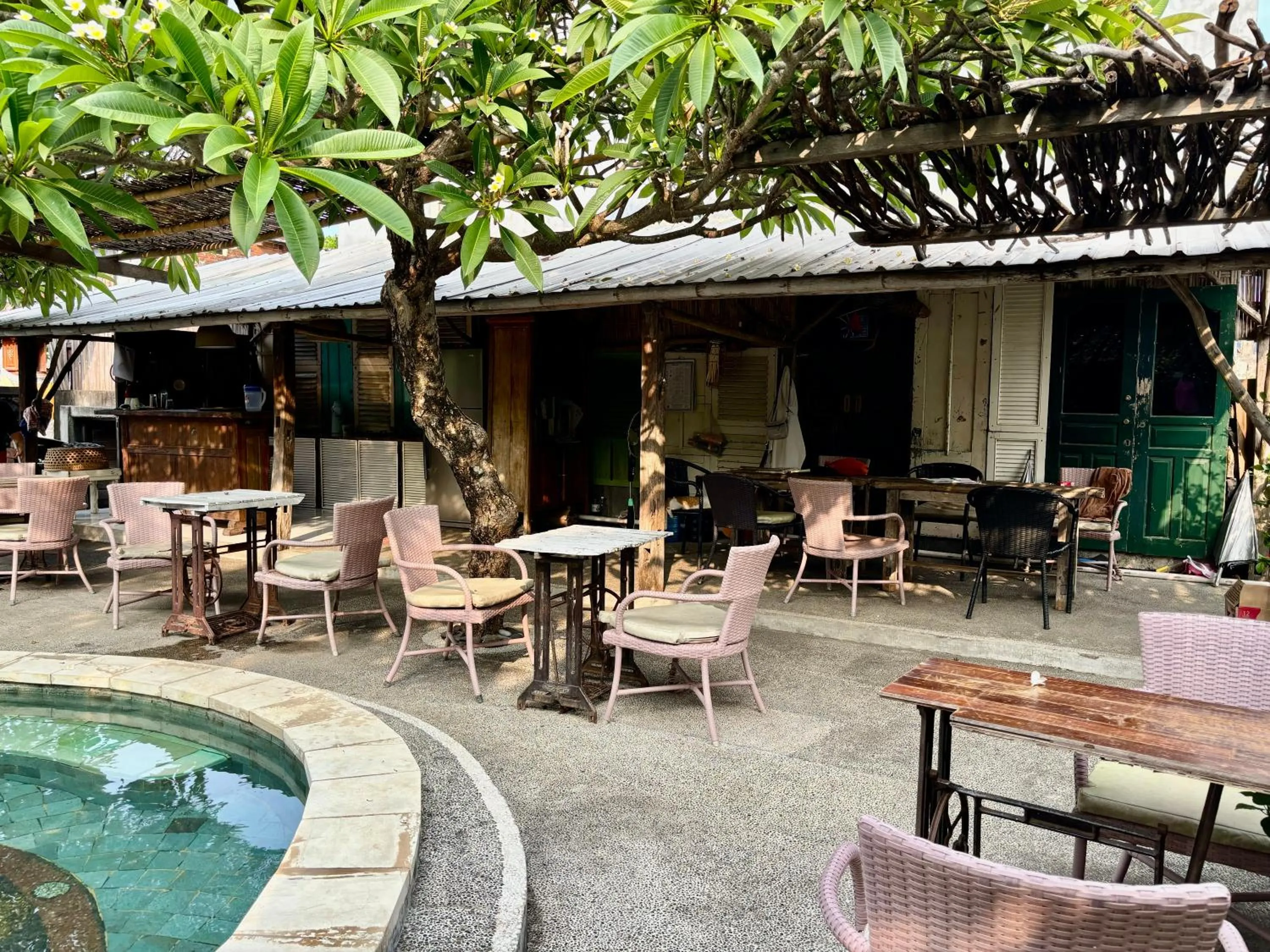 Restaurant/places to eat in Classic Beach Villas