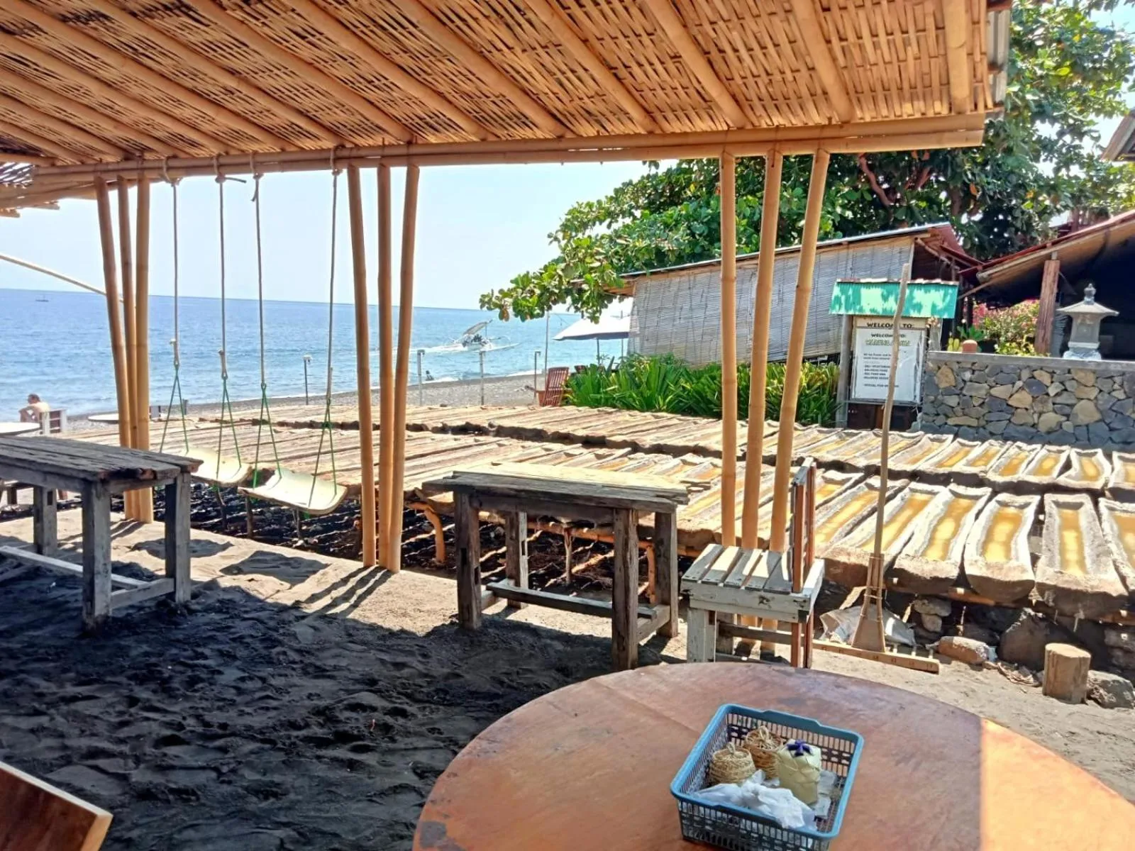 Restaurant/places to eat in Classic Beach Villas